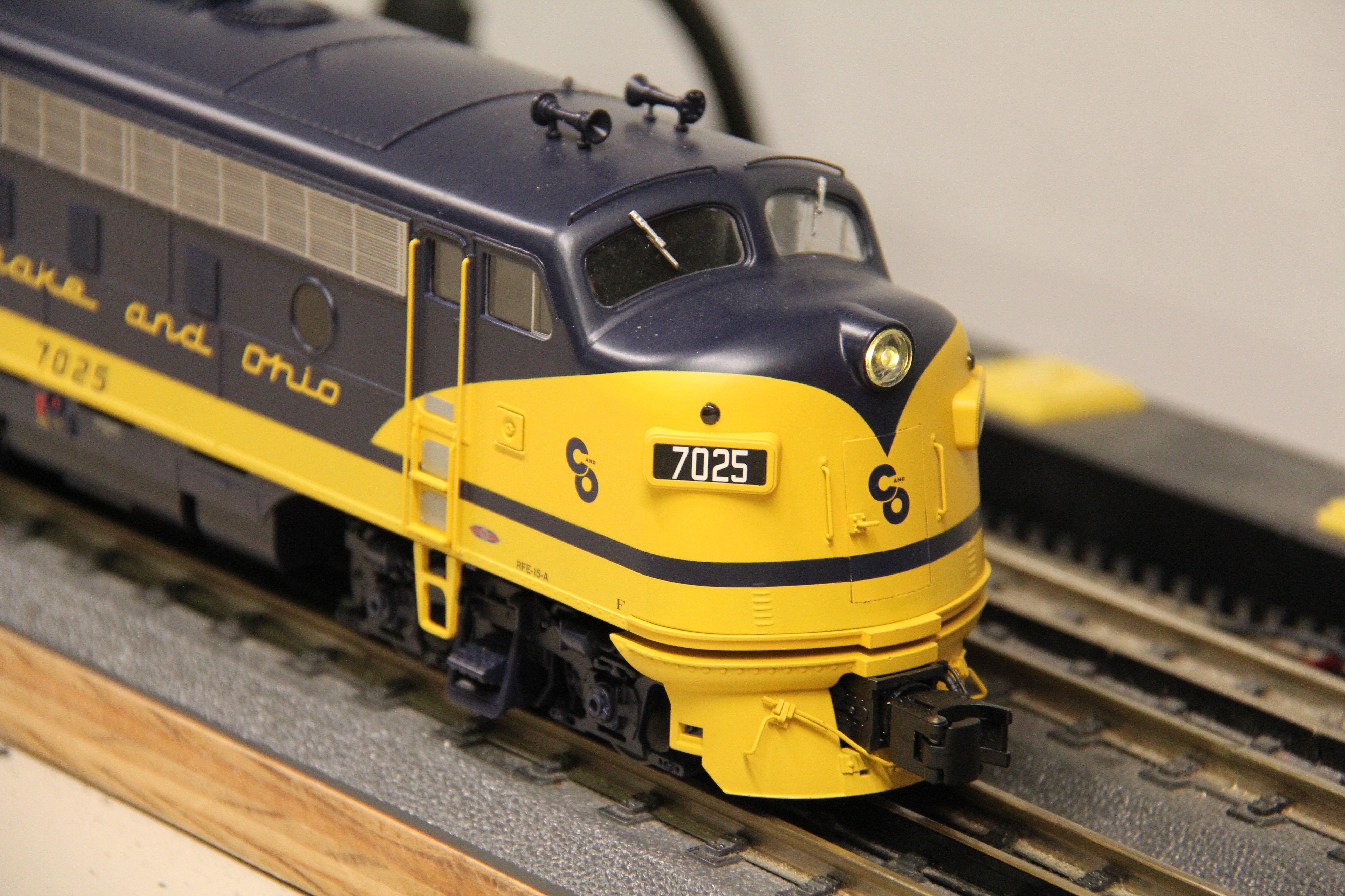 Atlas #30138080 Powered & #30138103 Chesapeake & Ohio F7 Phase 1 Locomotive-Second hand-M7326