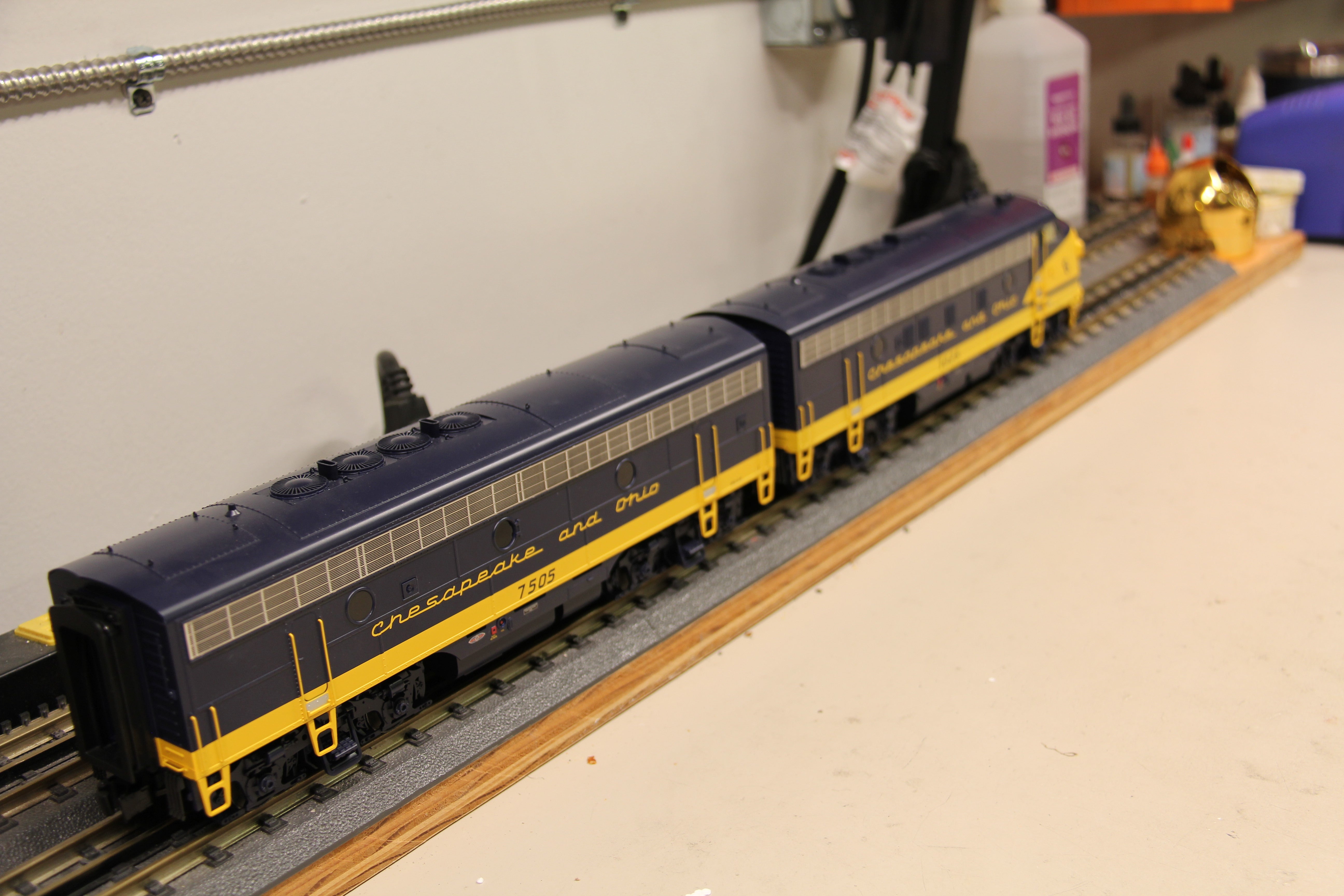 Atlas #30138080 Powered & #30138103 Chesapeake & Ohio F7 Phase 1 Locomotive-Second hand-M7326