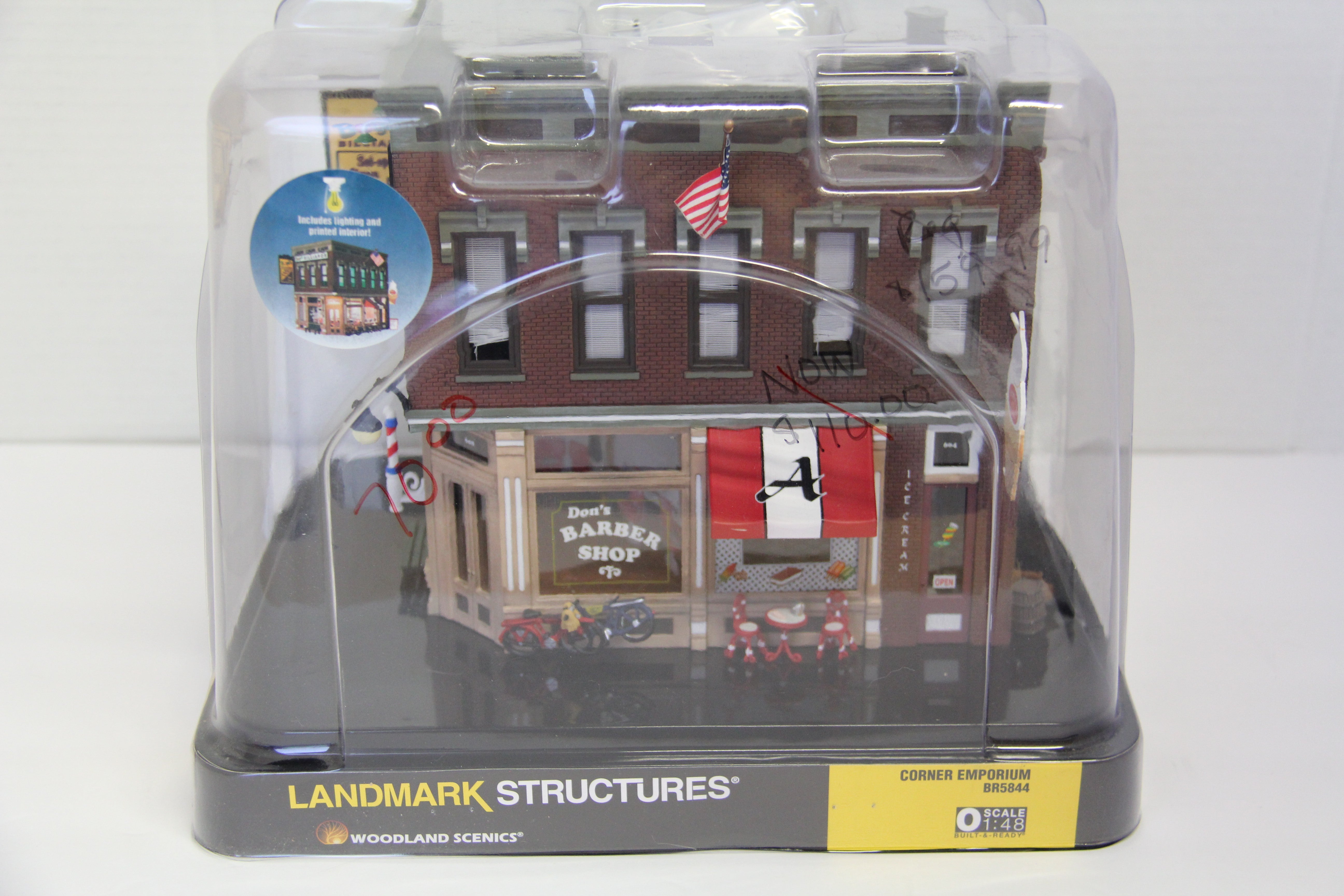 Woodland Scenics BR5844 Corner Emporium 1:48 Scale-Second hand-M8170