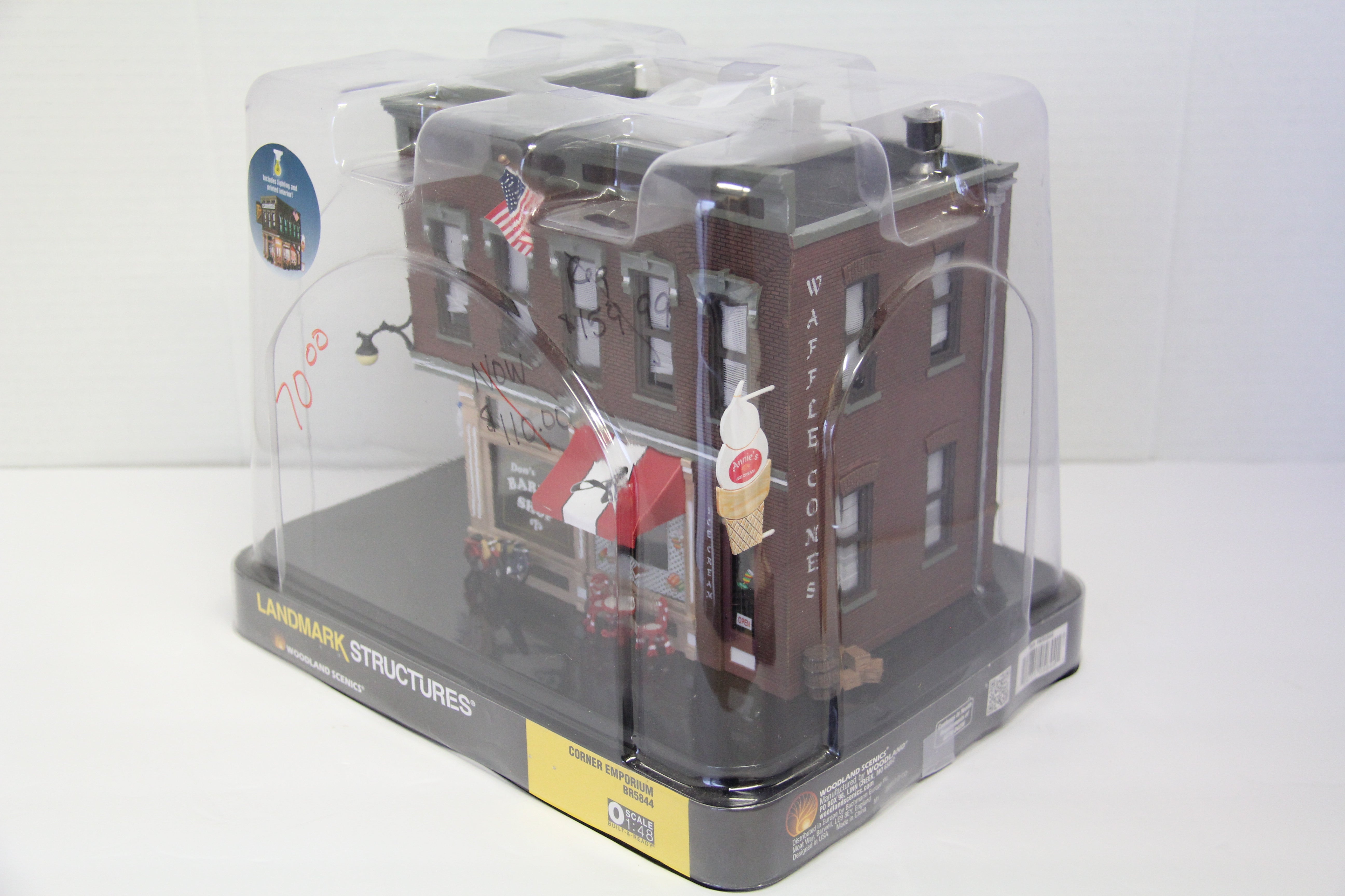 Woodland Scenics BR5844 Corner Emporium 1:48 Scale-Second hand-M8170