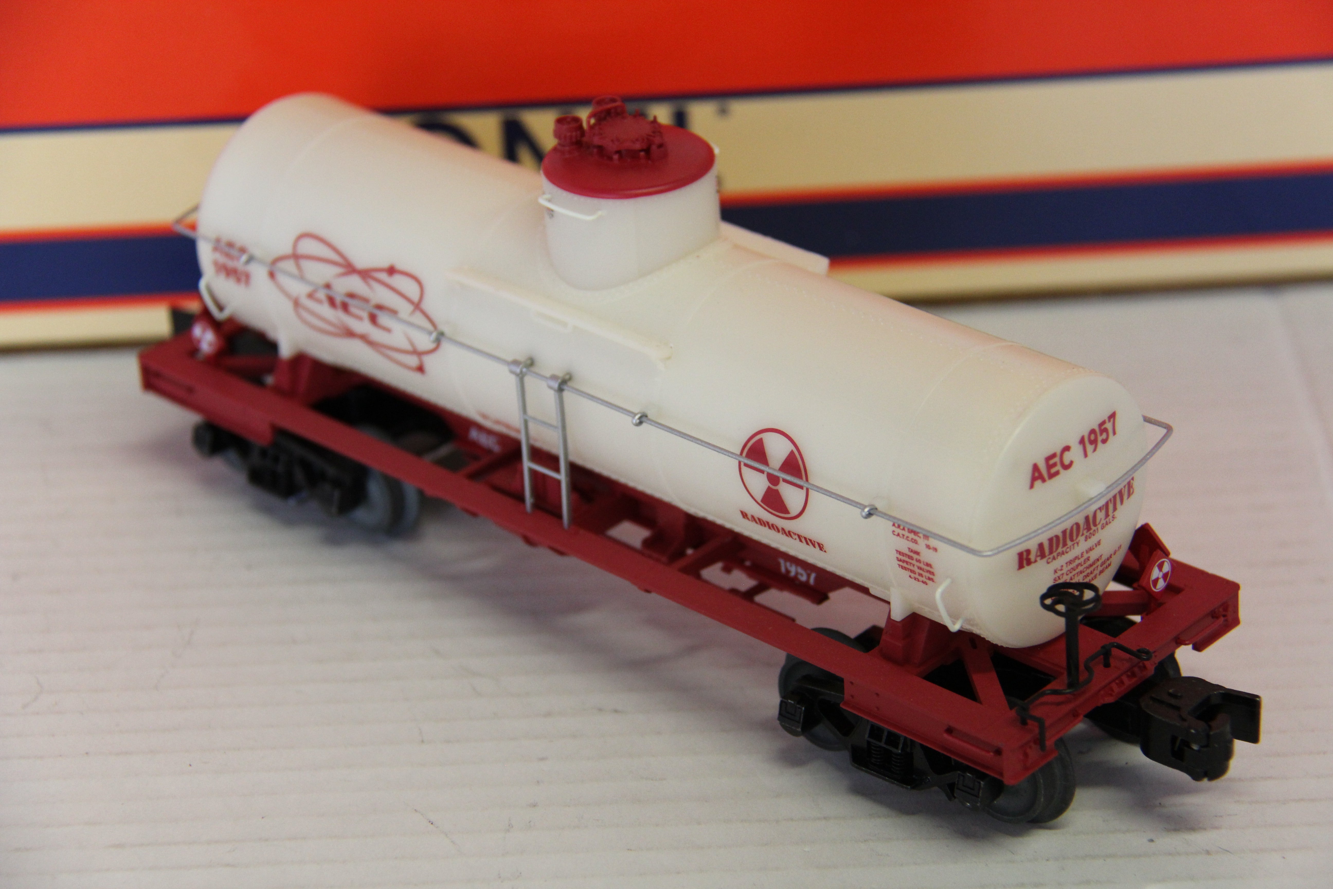 Lionel 2422080 AEC Atomic Energy Commission Glow In the Dark Scale Legacy Set-Second hand-M7241