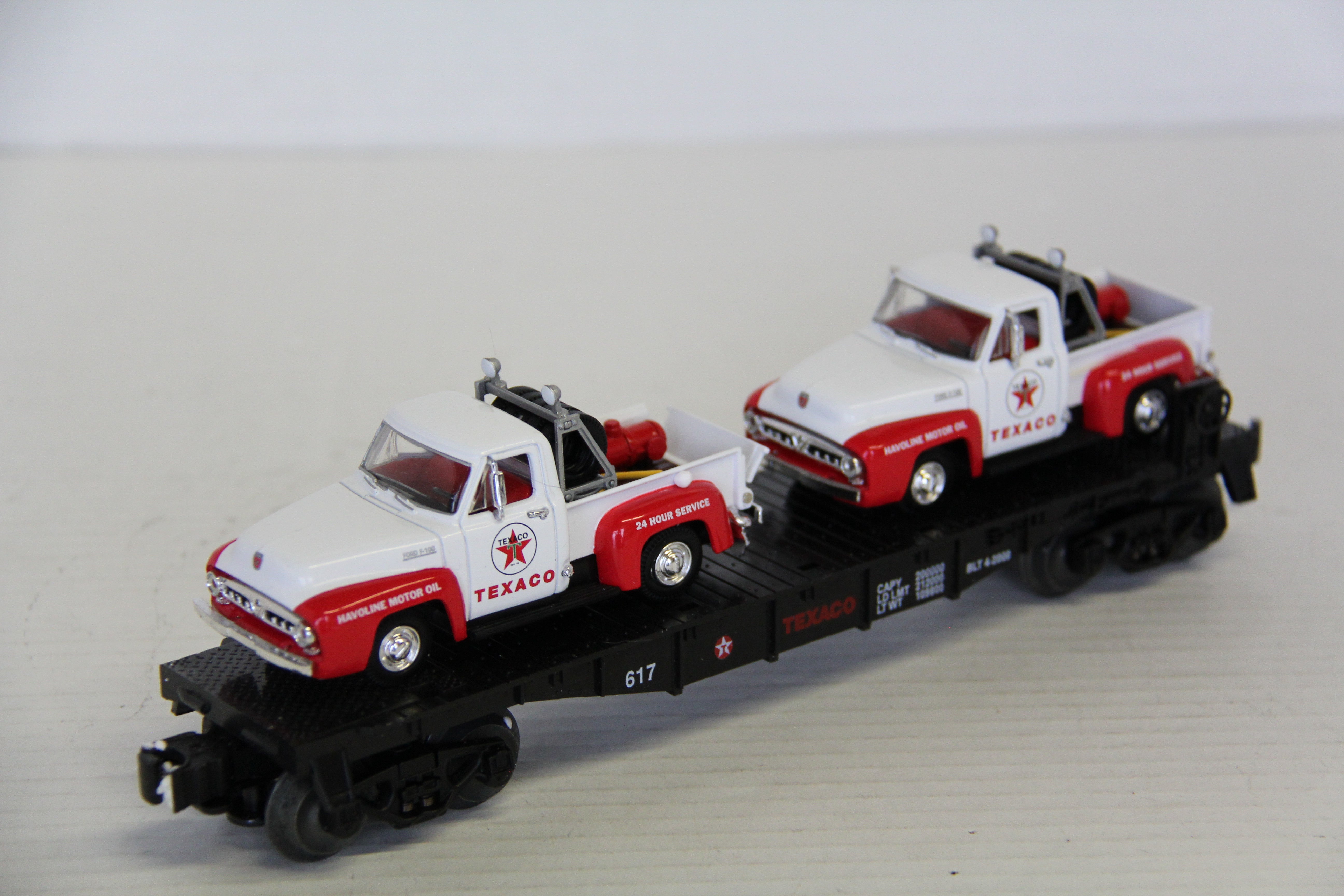 Geller Toy Trains Texaco Flatcar #617 w/ Two Matchbox Texaco Service Trucks w/ Tires-Second hand-M7287