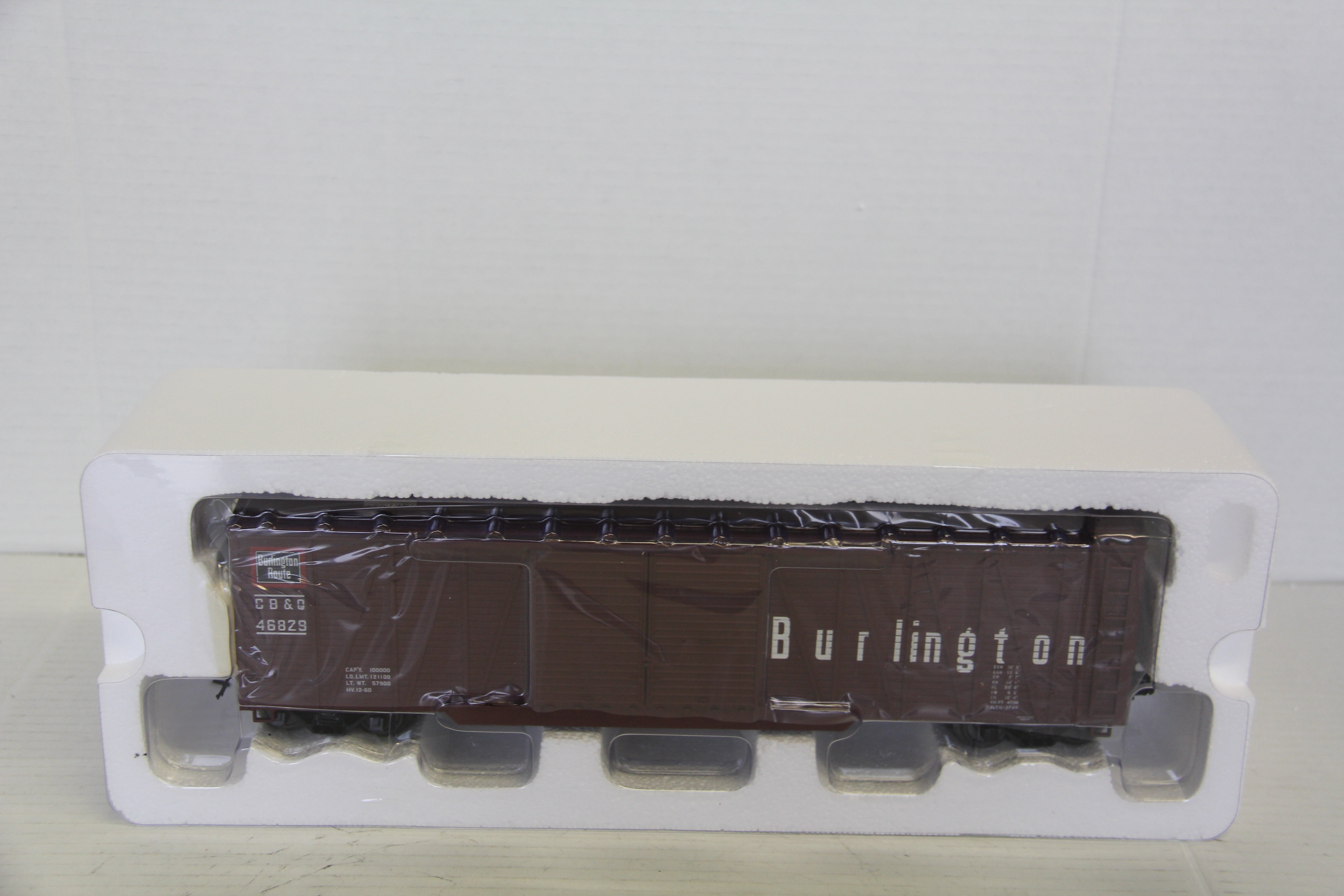Atlas Trainman #2001501-2 Burlington #46829 50' Single Sheathed Box Car-Second hand-M7288