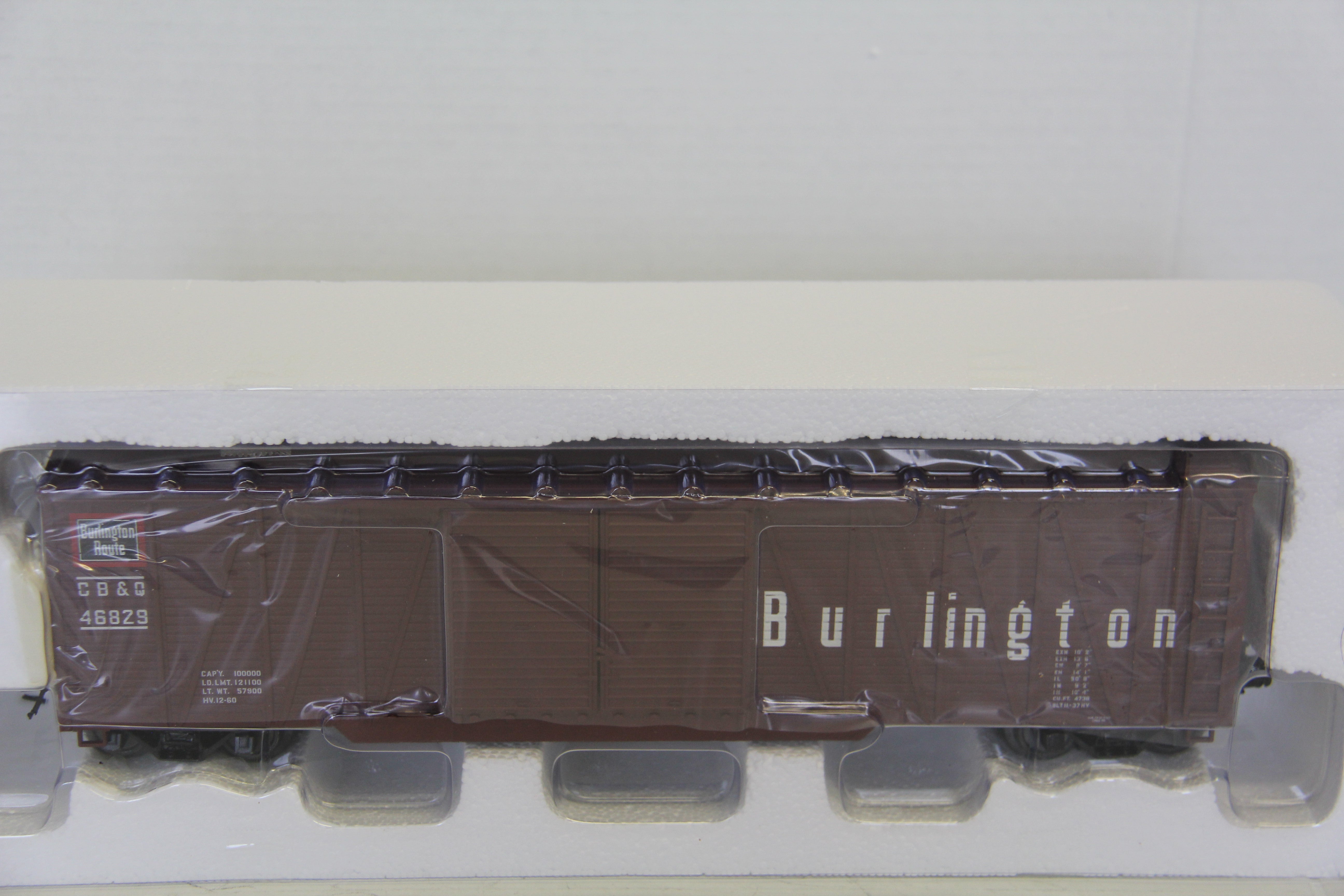 Atlas Trainman #2001501-2 Burlington #46829 50' Single Sheathed Box Car-Second hand-M7288