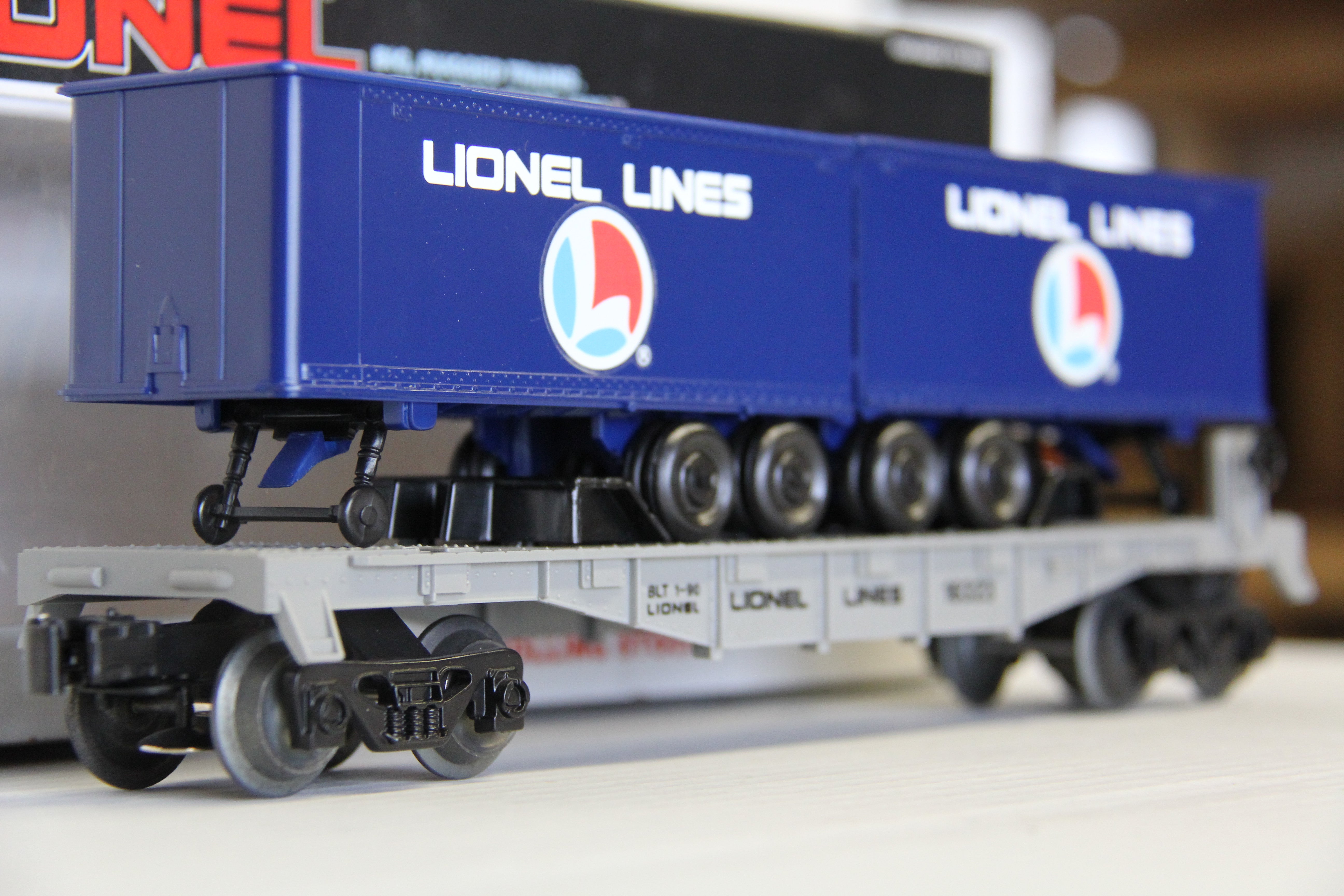 Lionel 6-16323 Lionel Lines Flatcar w/ Trailers-Second hand-M6045