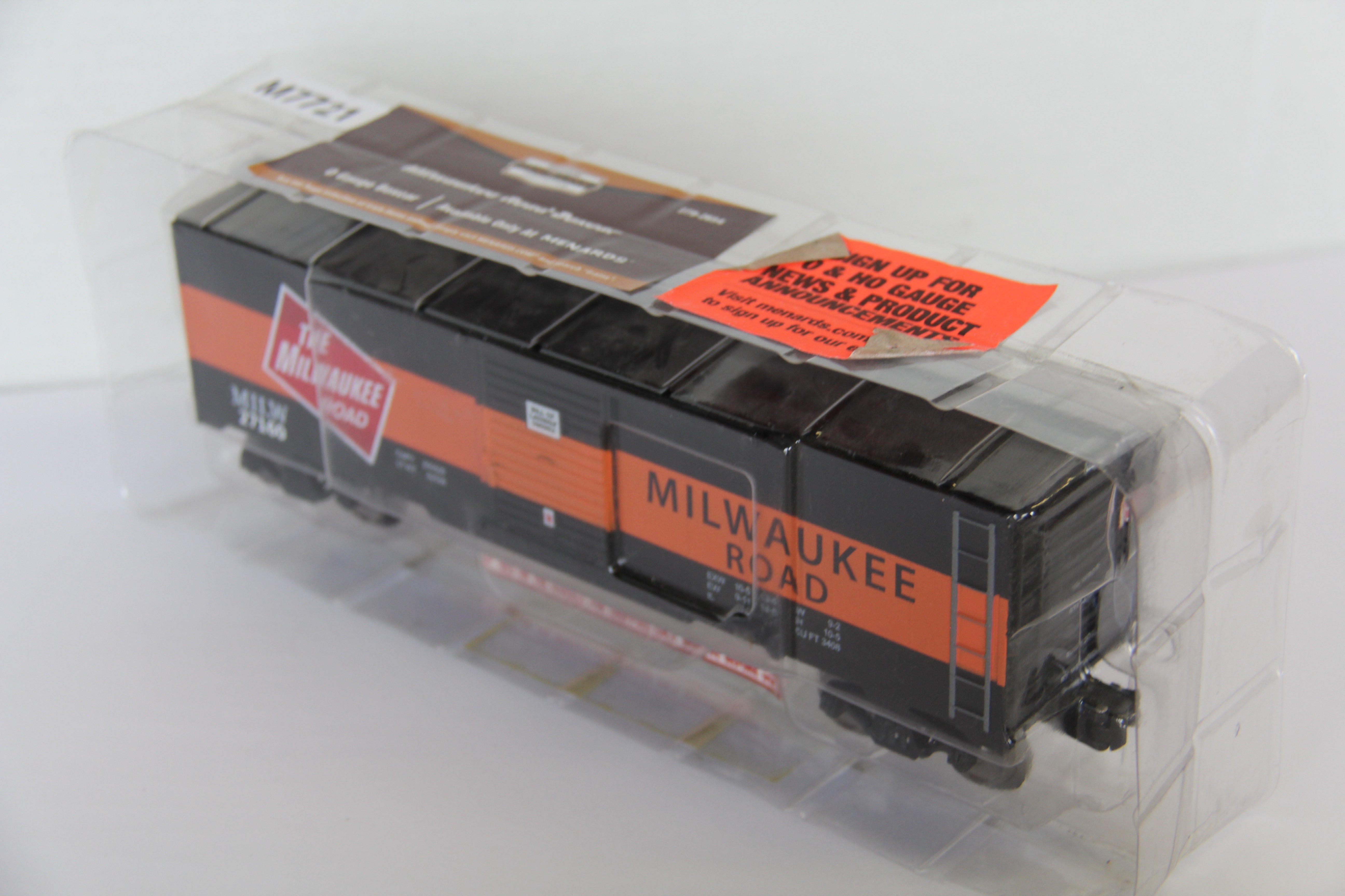 Menards #279-2654 Milwaukee Road Box Car-Second hand-M7721