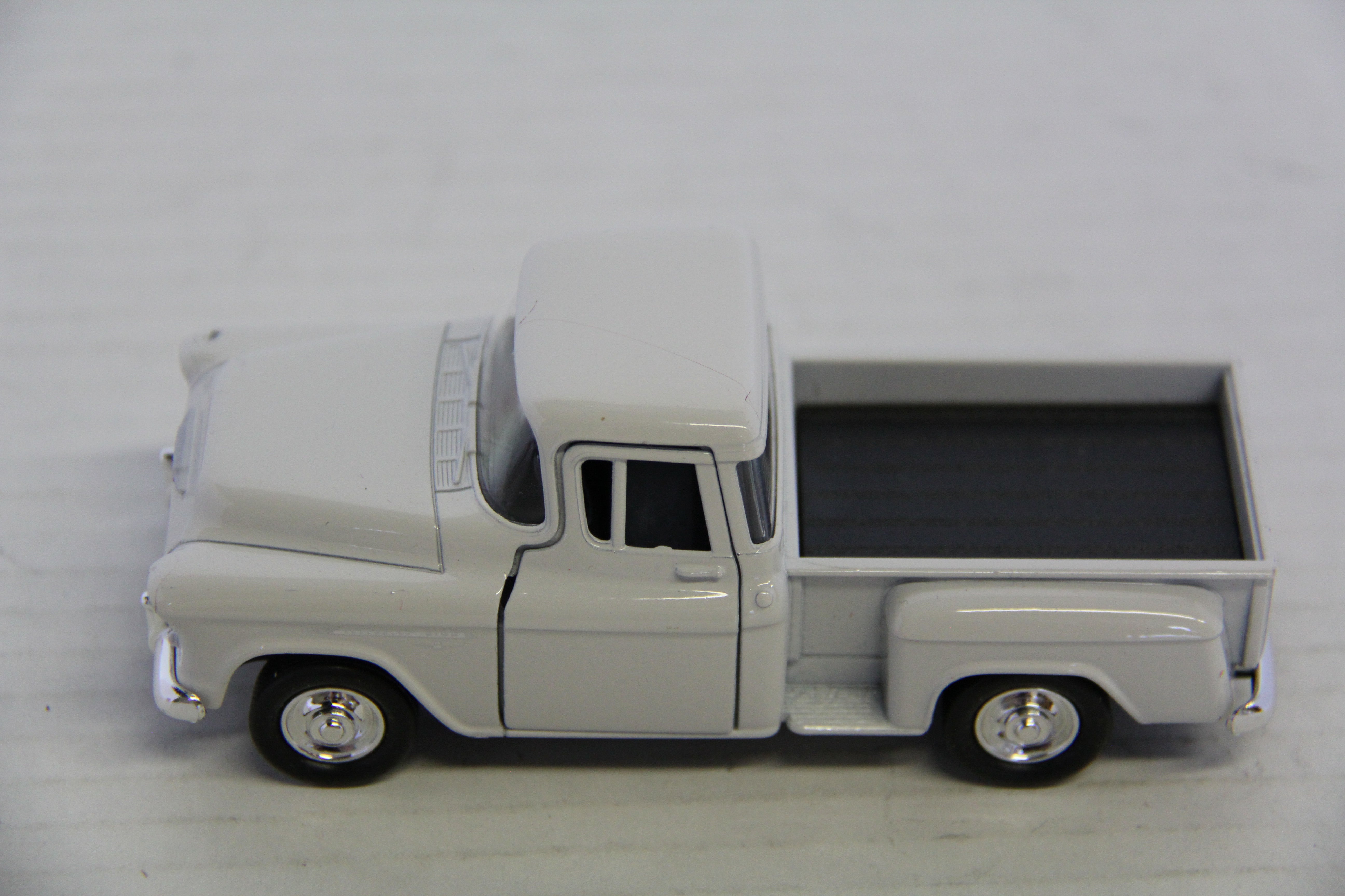 Welly #43749 -1955 White Chevrolet Pickup-Second hand-M7315