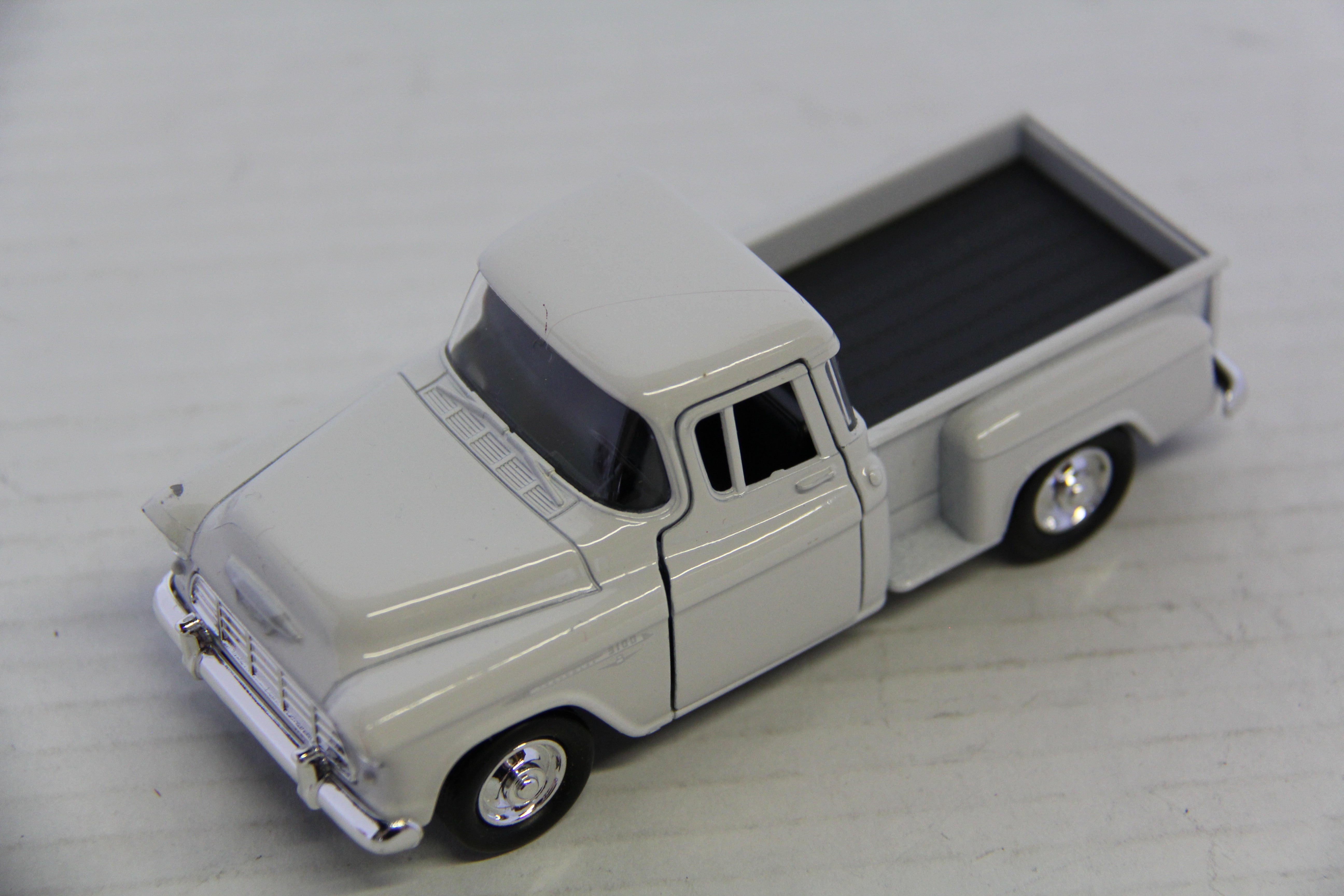 Welly #43749 -1955 White Chevrolet Pickup-Second hand-M7315