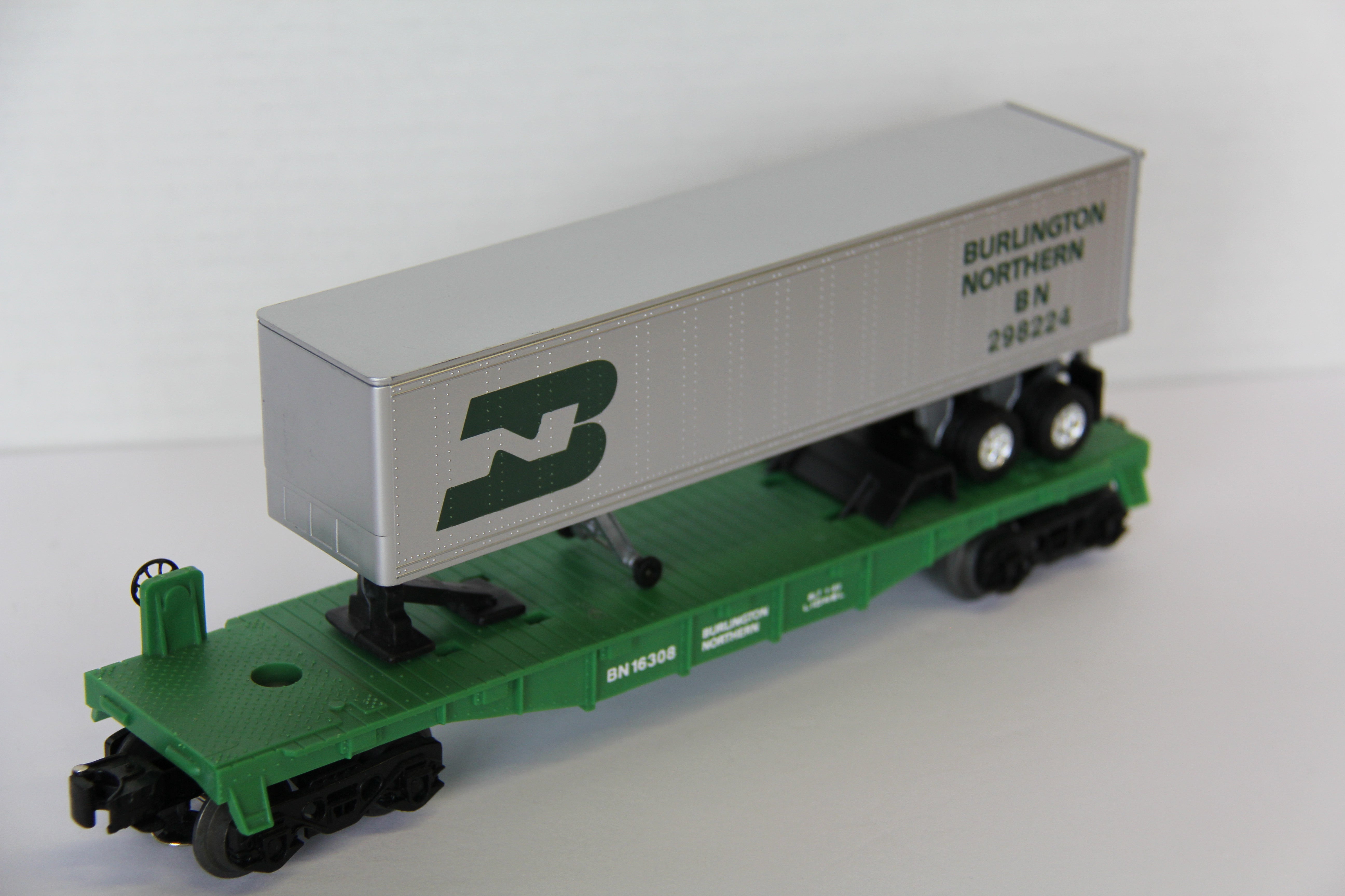 Lionel 6-16308 Burlington Northern  Flat Car w/ Trailer-Second hand-M7733