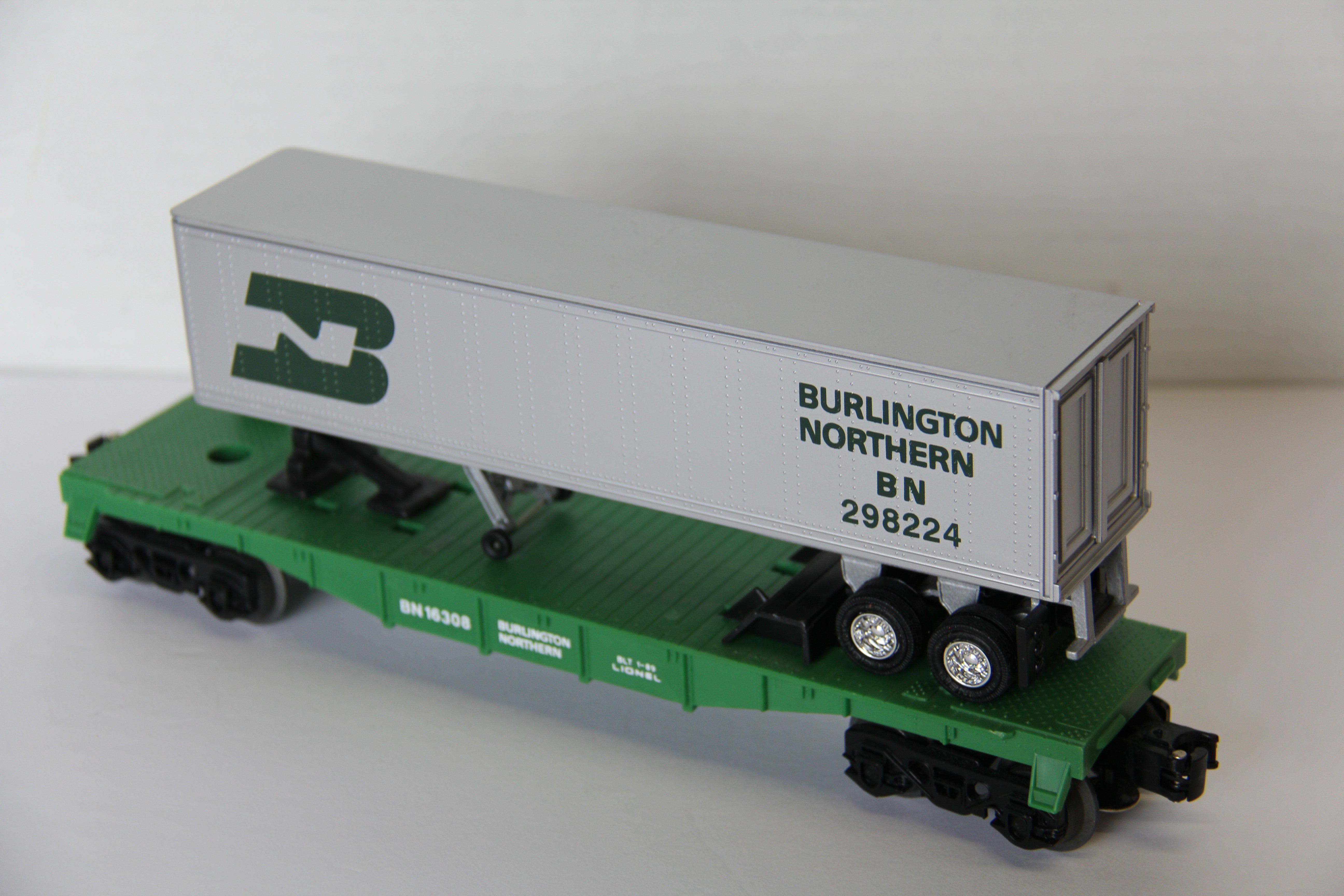 Lionel 6-16308 Burlington Northern  Flat Car w/ Trailer-Second hand-M7733