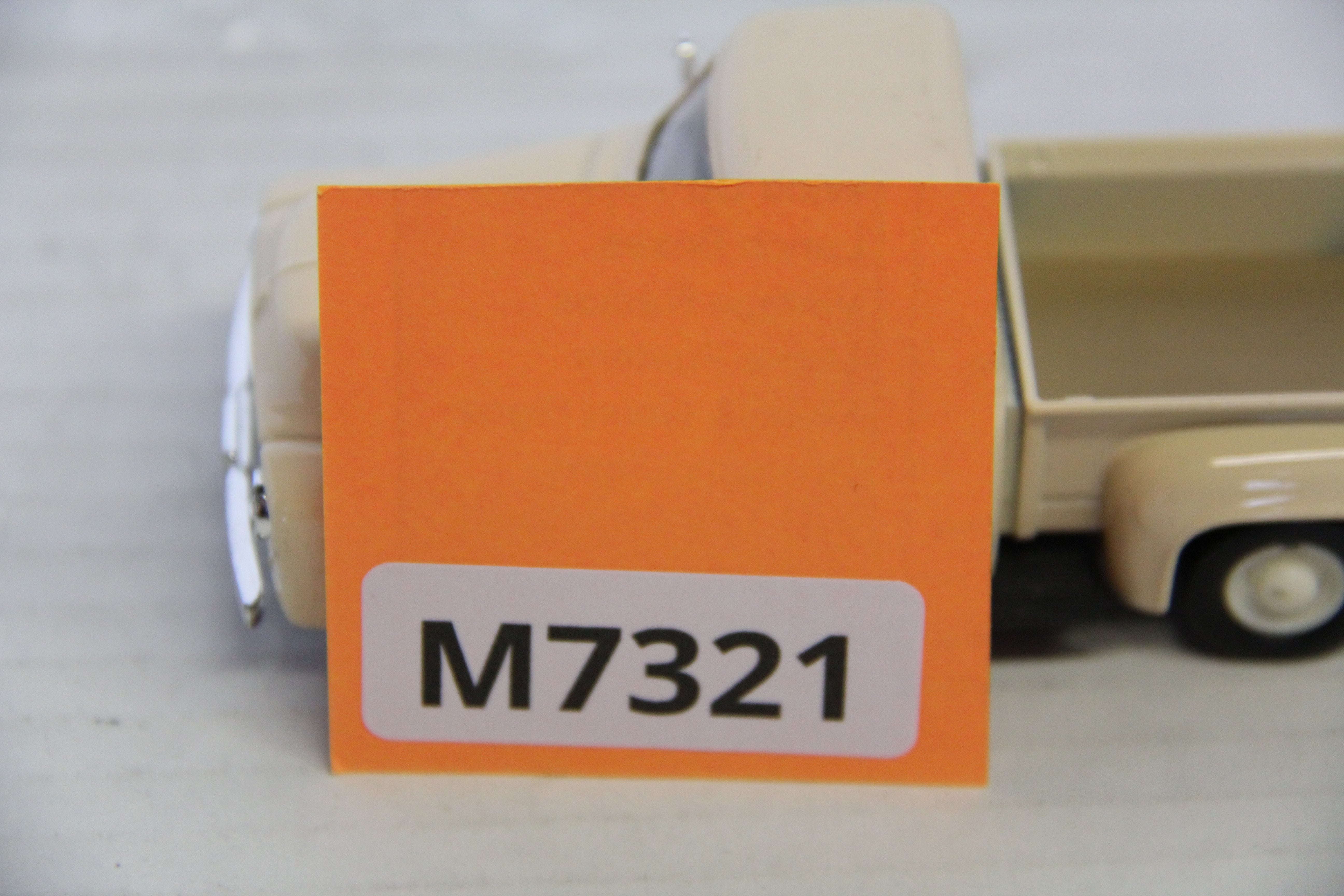 Yat Ming -1953 Ford F-100 Creme Pickup-Second hand-M7321