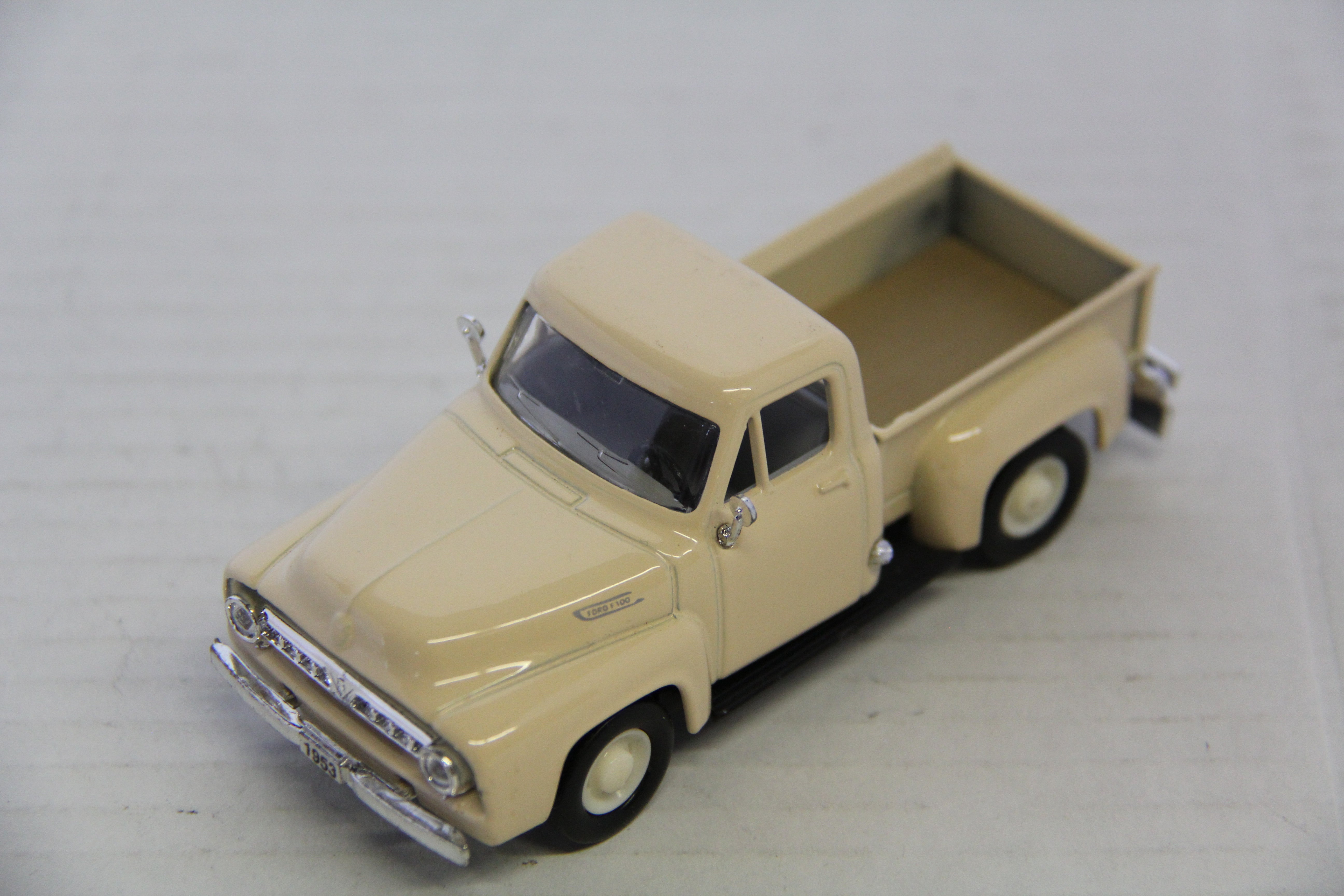 Yat Ming -1953 Ford F-100 Creme Pickup-Second hand-M7321