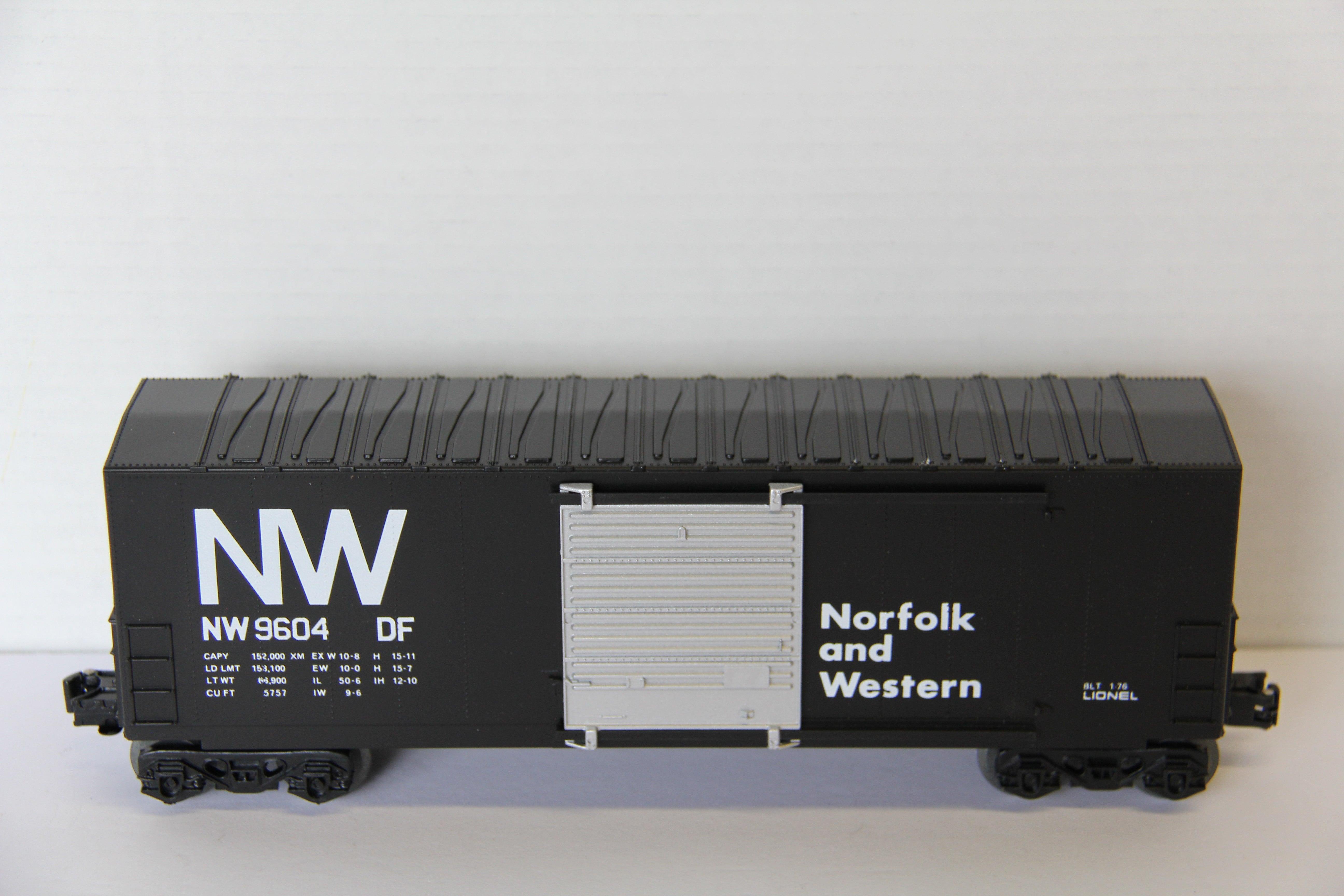 Lionel 6-9604 Norfolk & Western Hi-Cube Box Car-Second hand-M7740