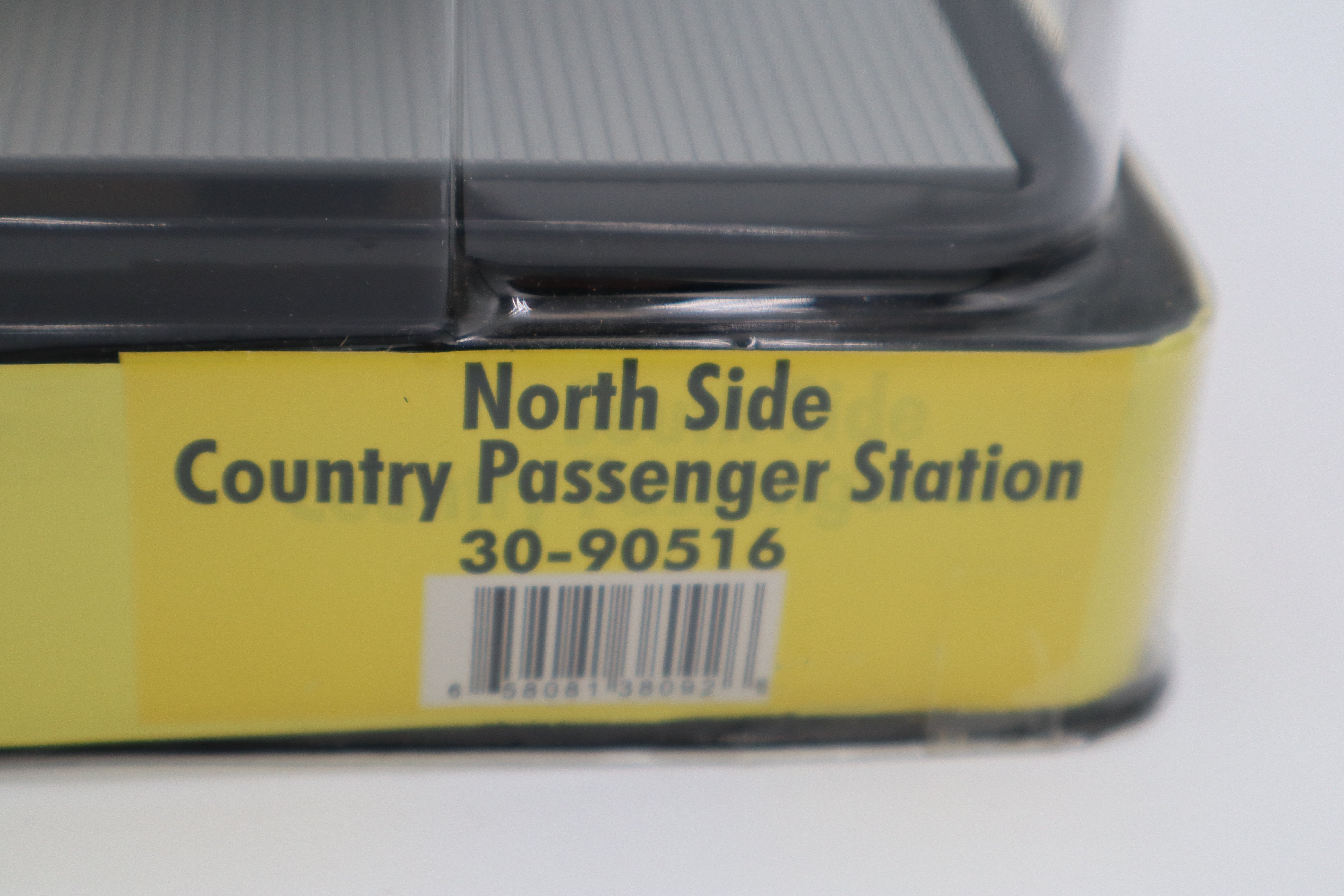 Rail King 30-90516 North Side Country Passenger Station-Second hand-M20281
