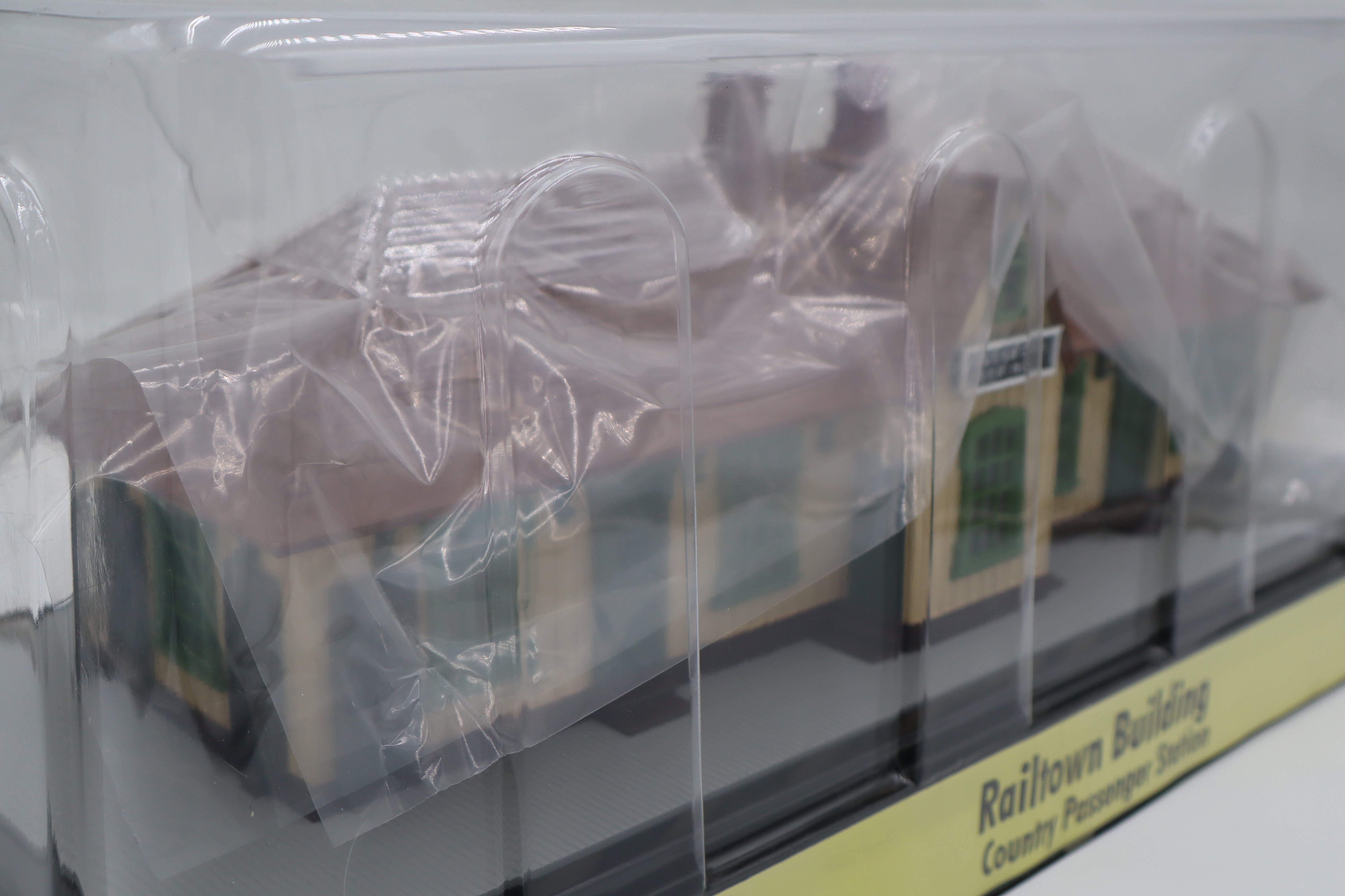Rail King 30-90516 North Side Country Passenger Station-Second hand-M20281