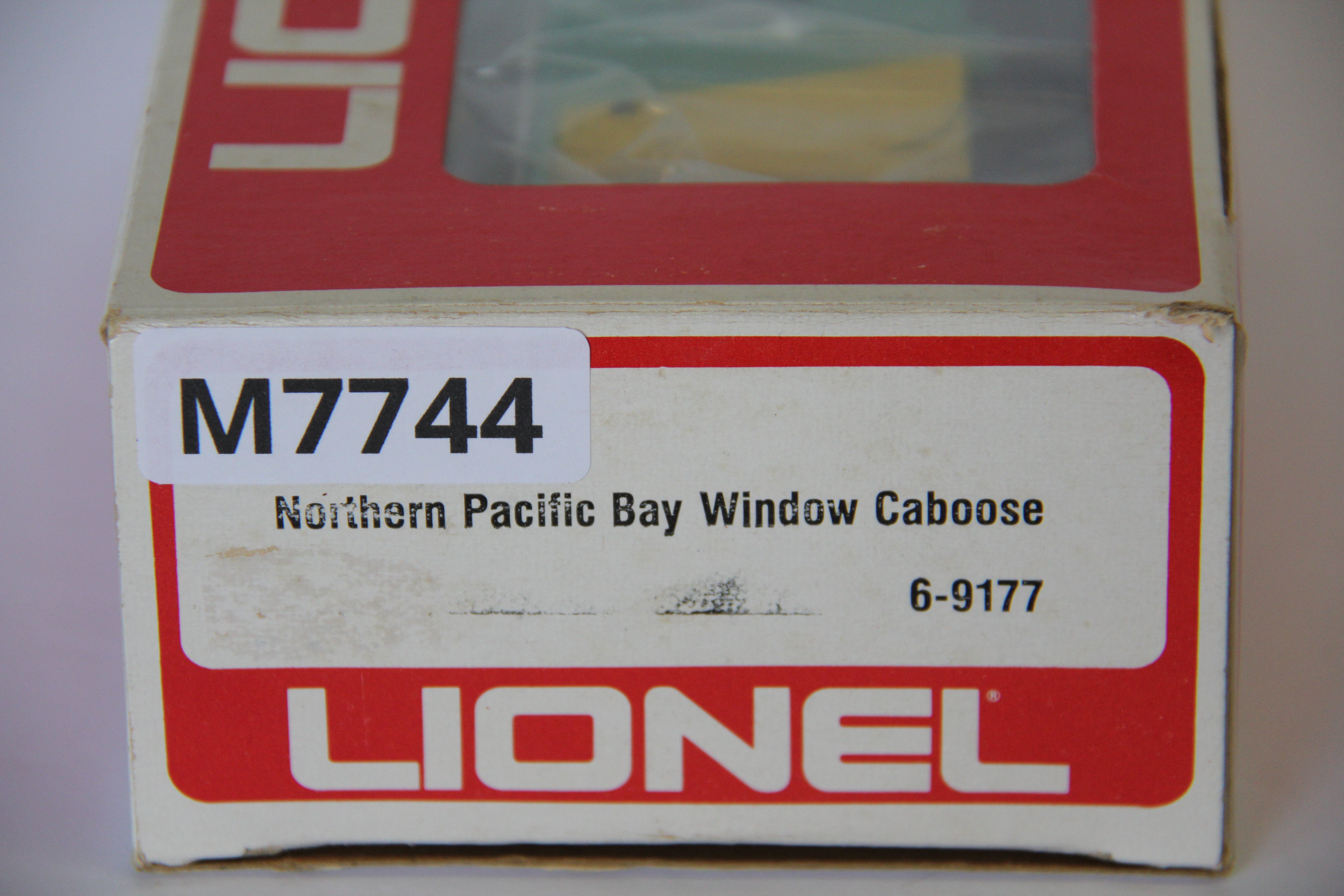 Lionel 6-9177 Northern Pacific Bay Window Caboose-Second hand-M7744