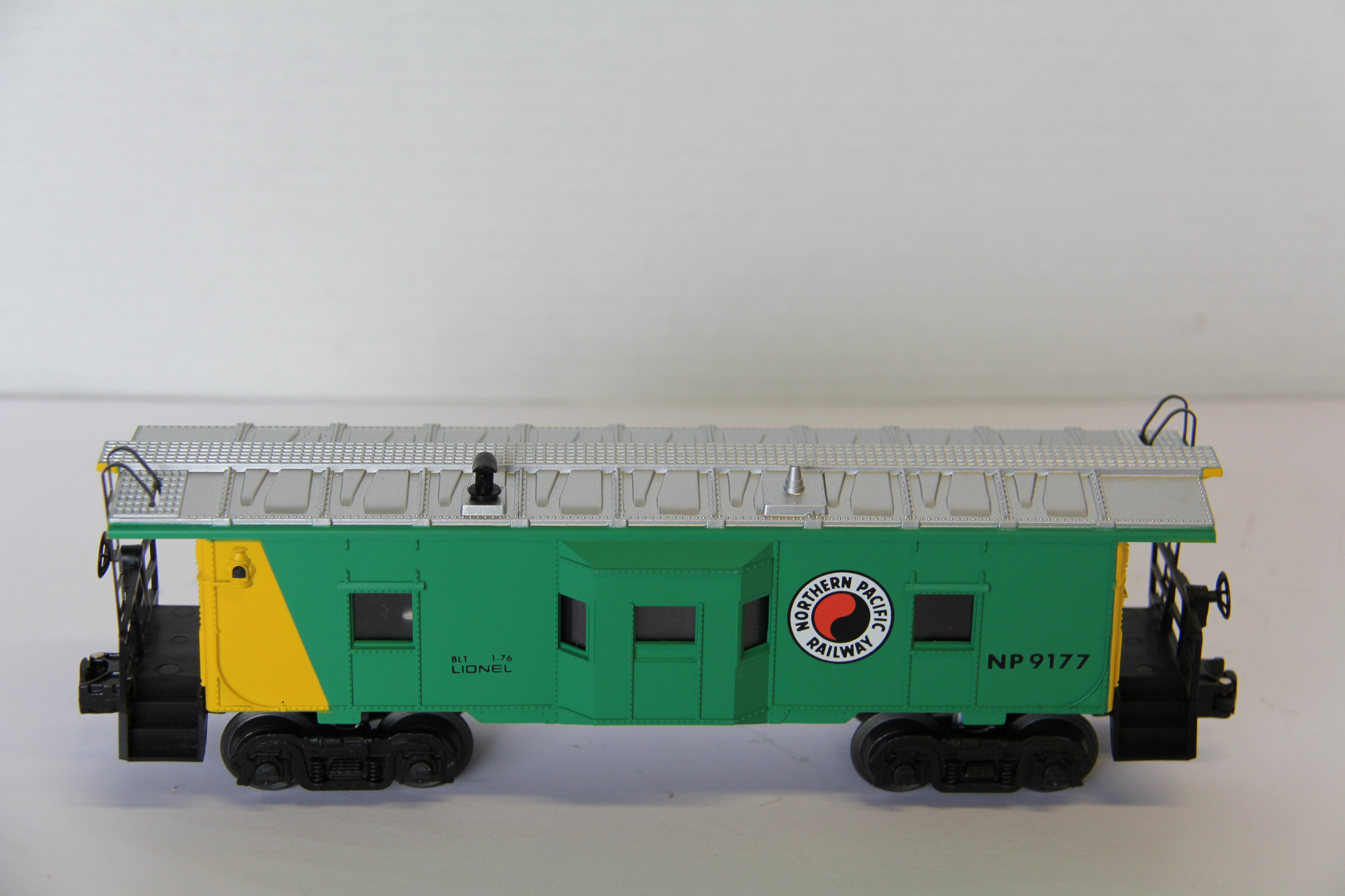 Lionel 6-9177 Northern Pacific Bay Window Caboose-Second hand-M7744