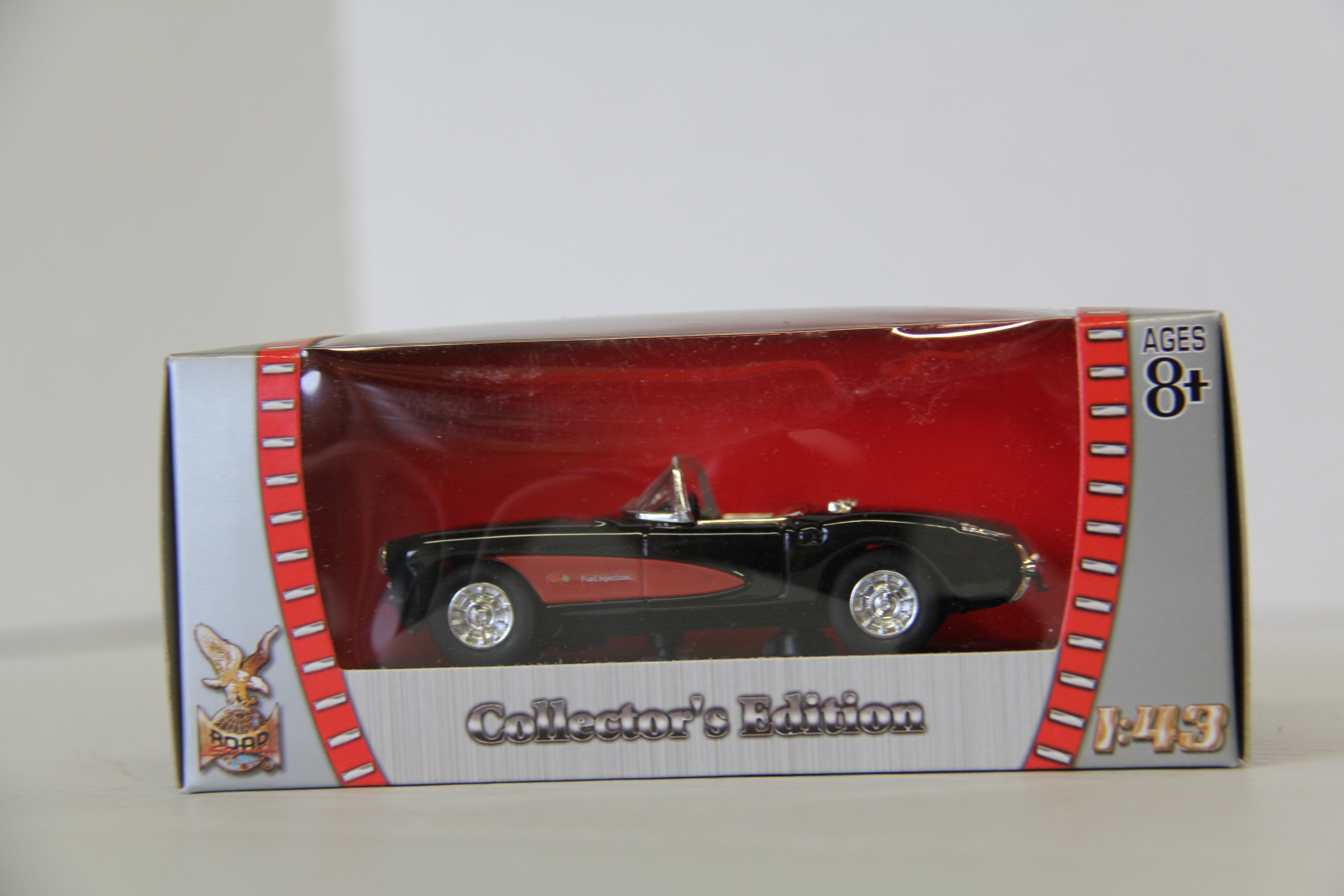 Road Signature Series 1:43 Scale 1957 Chevrolet Corvette Convertible-Second hand-M6078