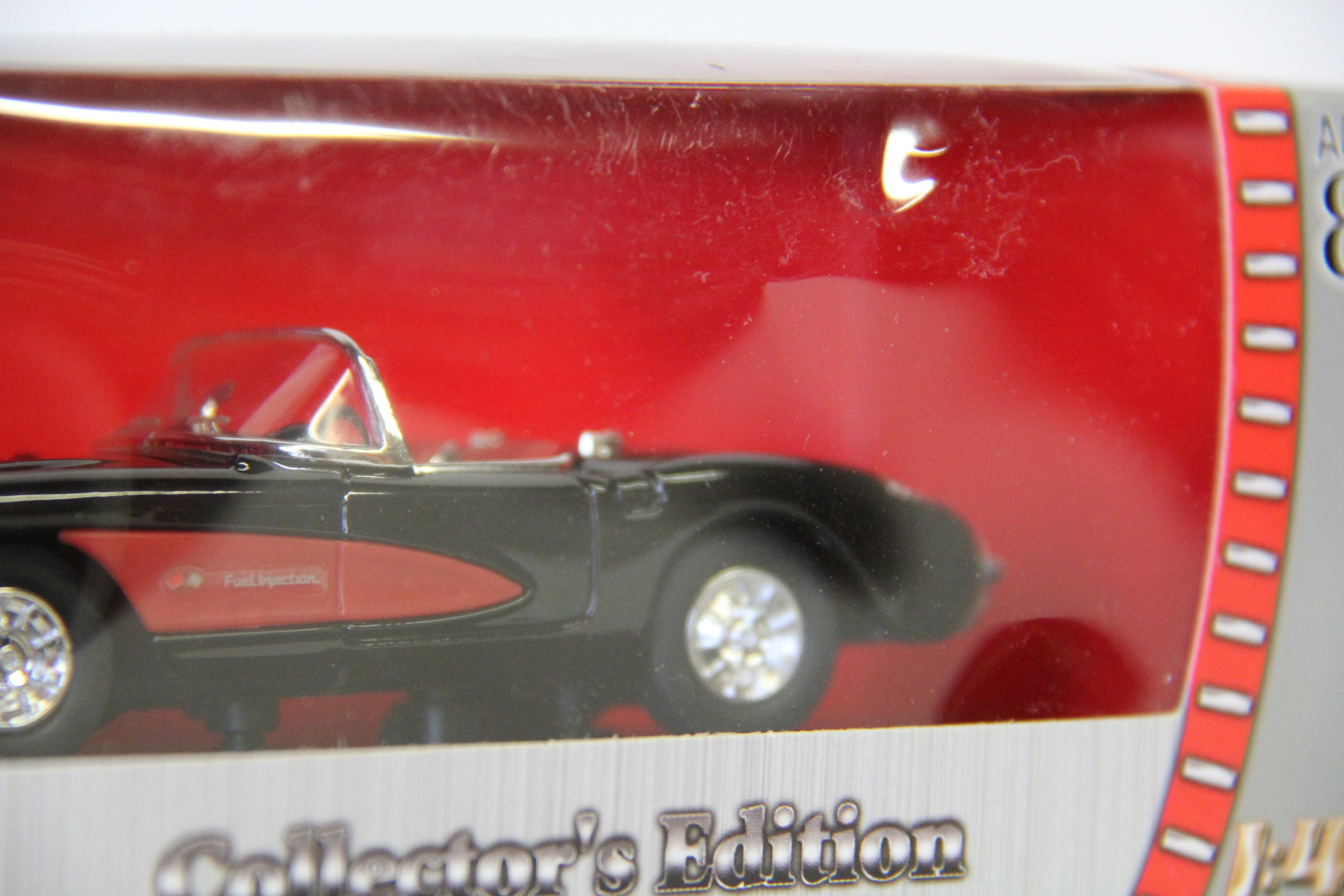 Road Signature Series 1:43 Scale 1957 Chevrolet Corvette Convertible-Second hand-M6078