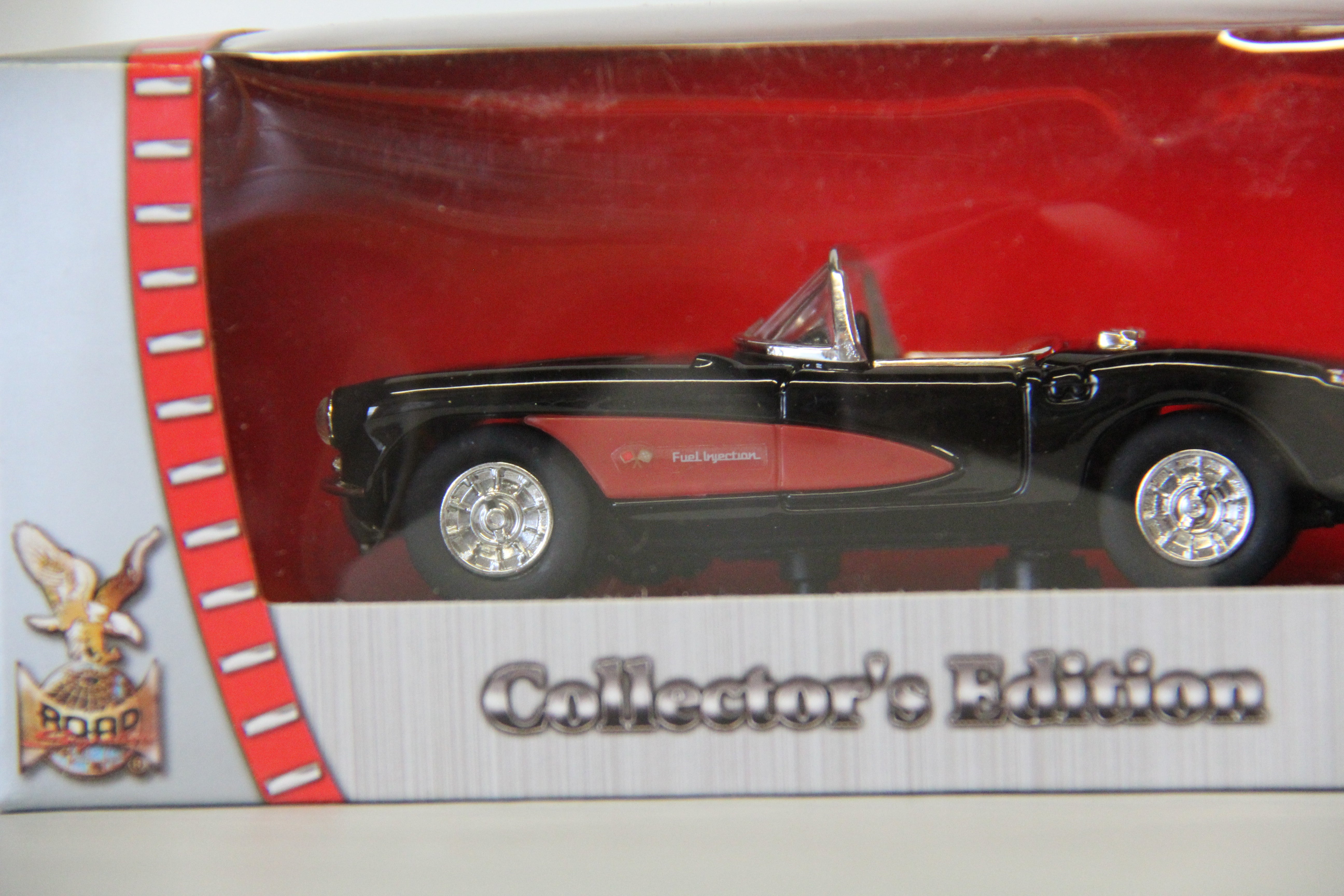 Road Signature Series 1:43 Scale 1957 Chevrolet Corvette Convertible-Second hand-M6078