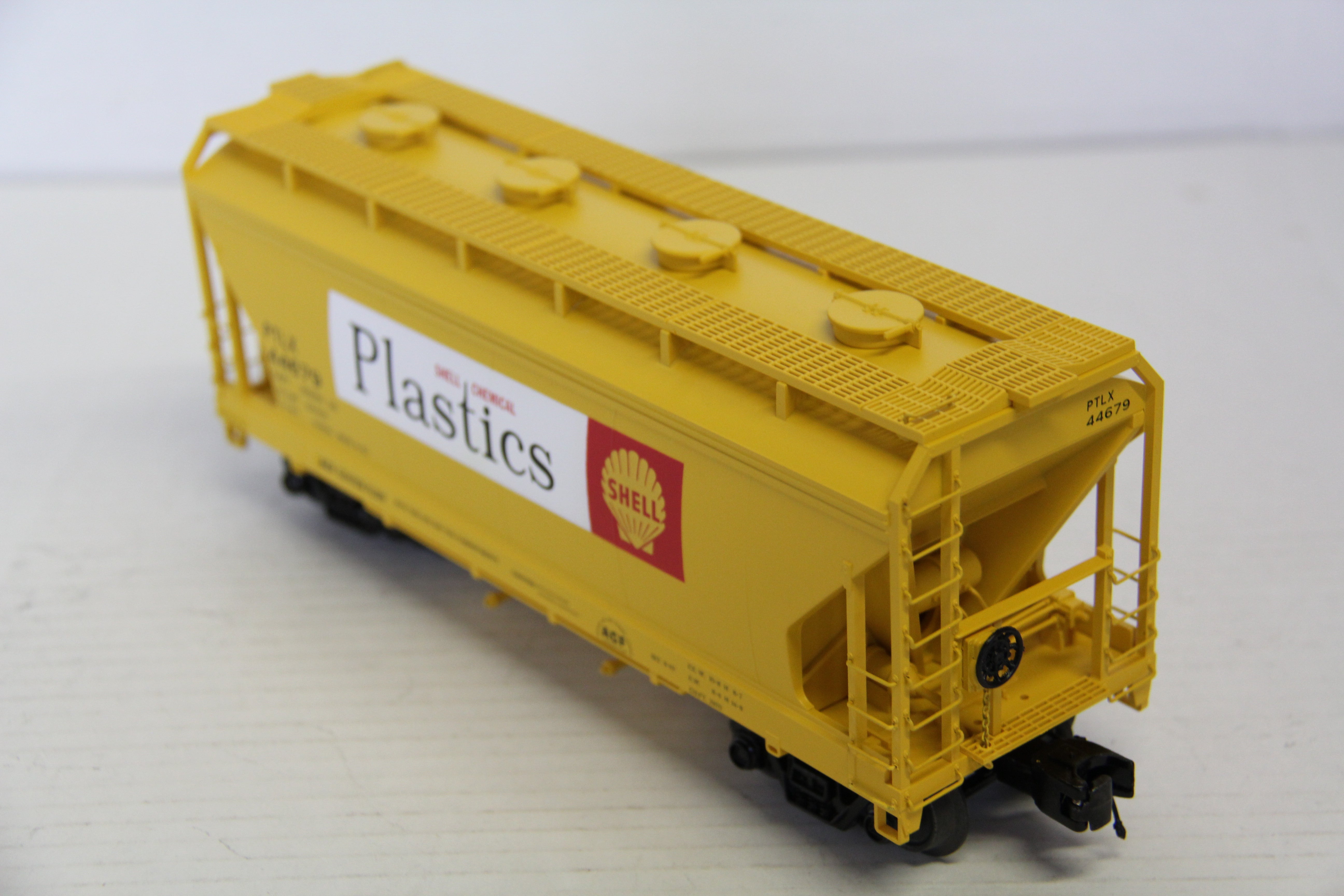 MTH 20-97927 Shell Plastics 2 Bay Centerflow Hopper 2 Set #44679 & 44675 -Second hand-M5102R