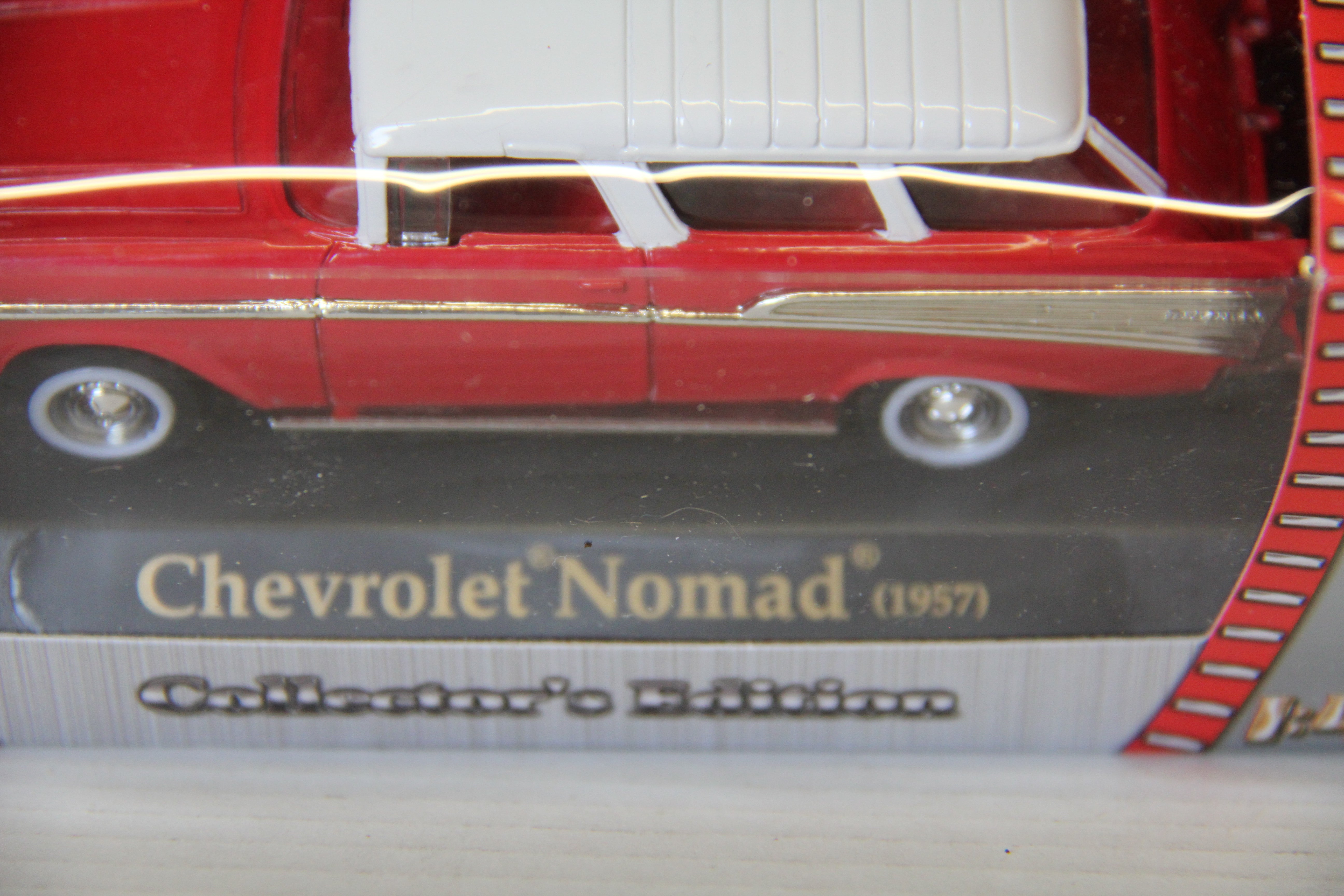 Road Signature Series 1:43 Scale 1957 Chevrolet Nomad-Second hand-M6079
