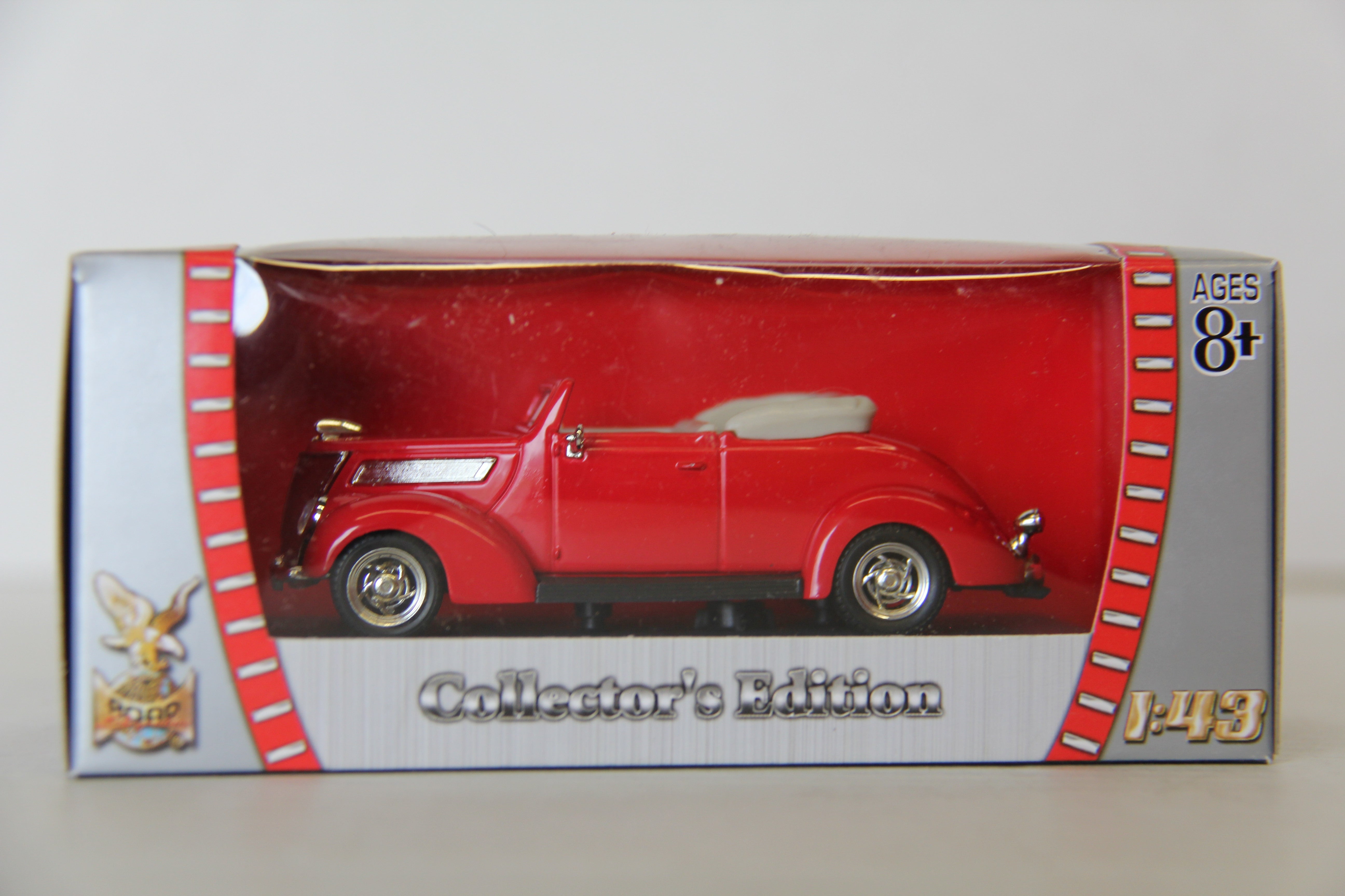 Road Signature Series 1:43 Scale 1937 Ford V8 Convertible-RED-Second hand-M6081