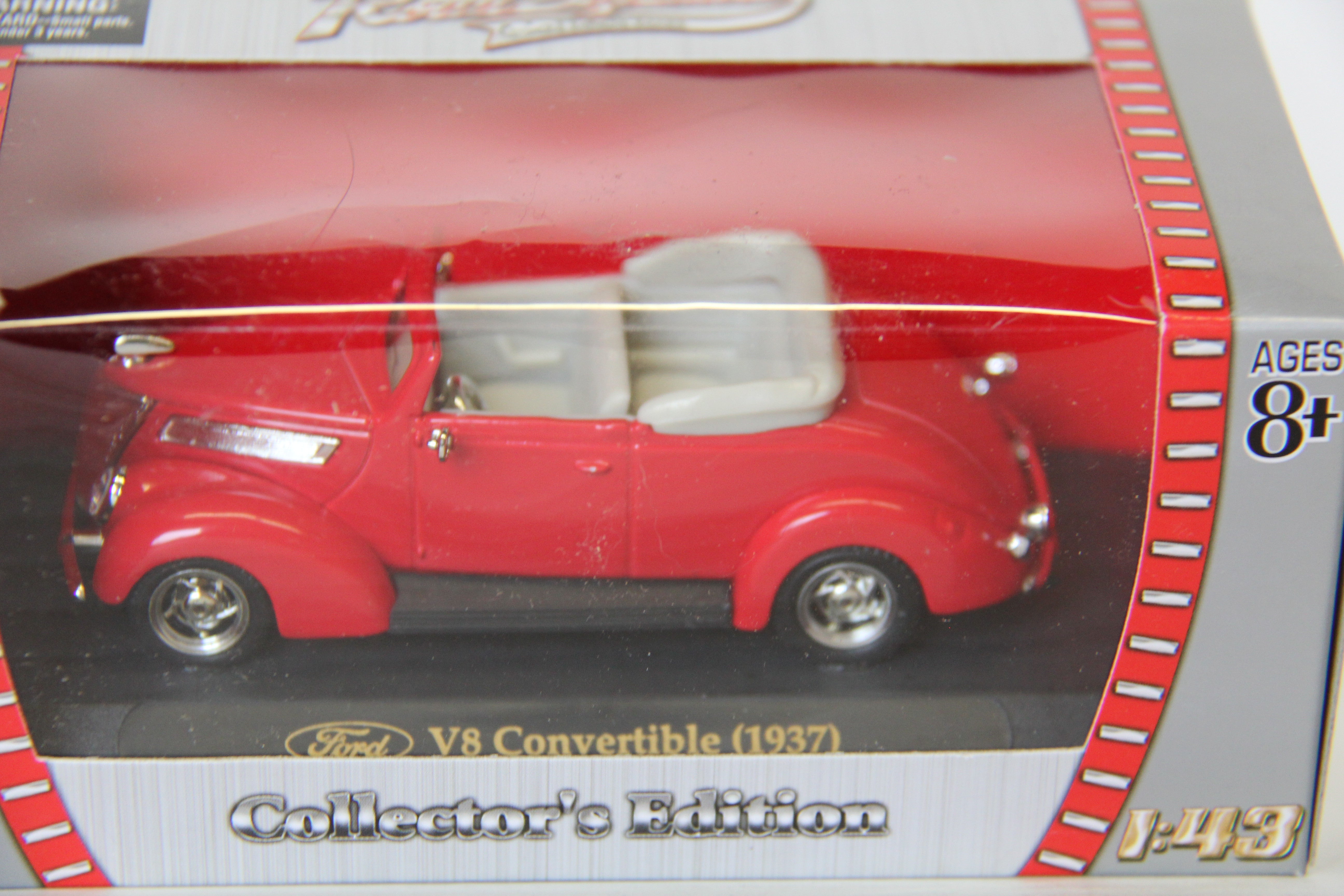 Road Signature Series 1:43 Scale 1937 Ford V8 Convertible-RED-Second hand-M6081