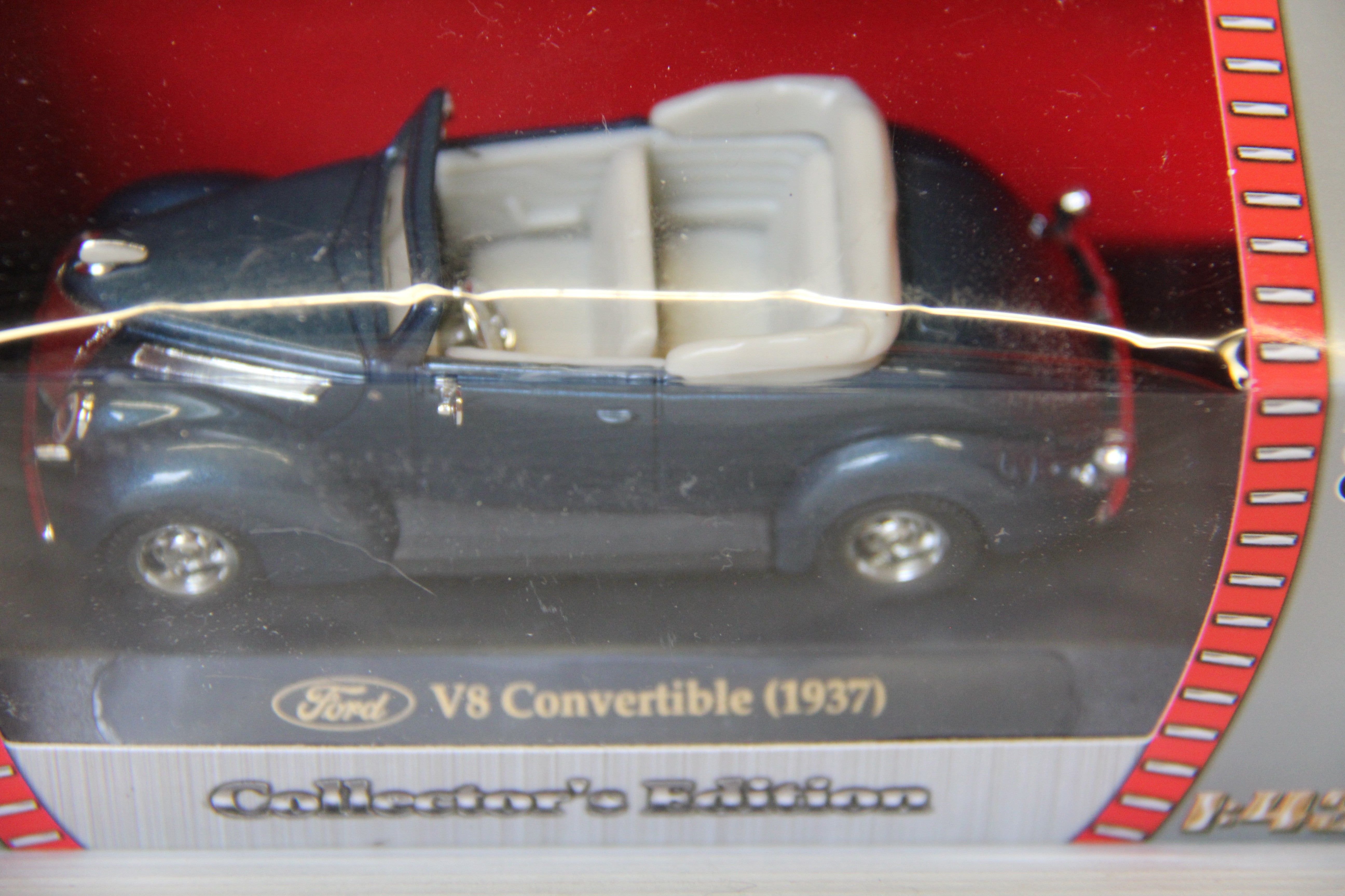 Road Signature Series 1:43 Scale 1937 Ford V8 Convertible-BLUE-Second hand-M6082