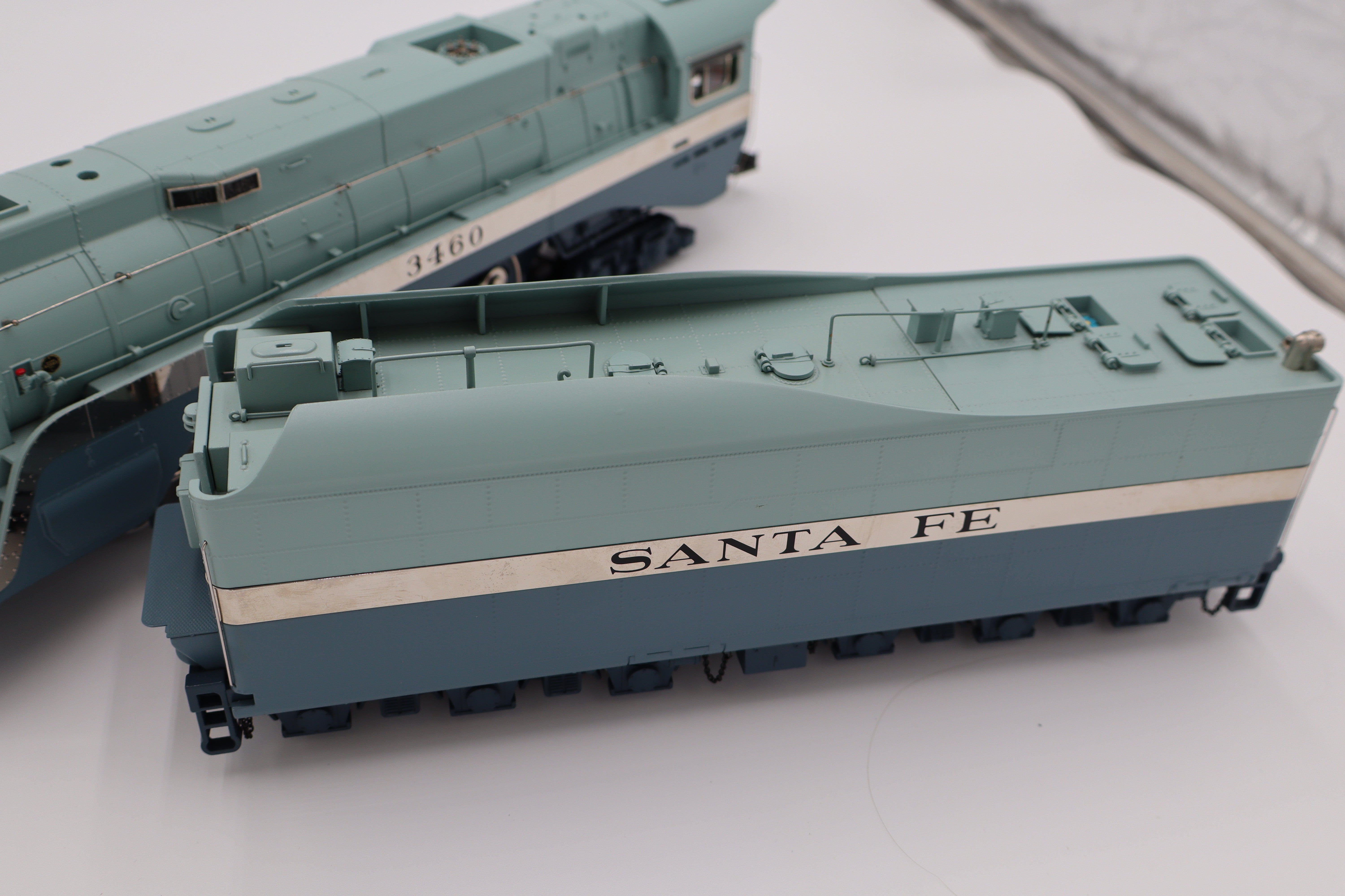 MTH 20-3435-1 Santa Fe 464 Blue Goose Hudson Steam Engine & MTH 20-66170 Santa Fe (Blue Goose) 70' Streamlined Passenger 2 Car Set-Second hand-M8382