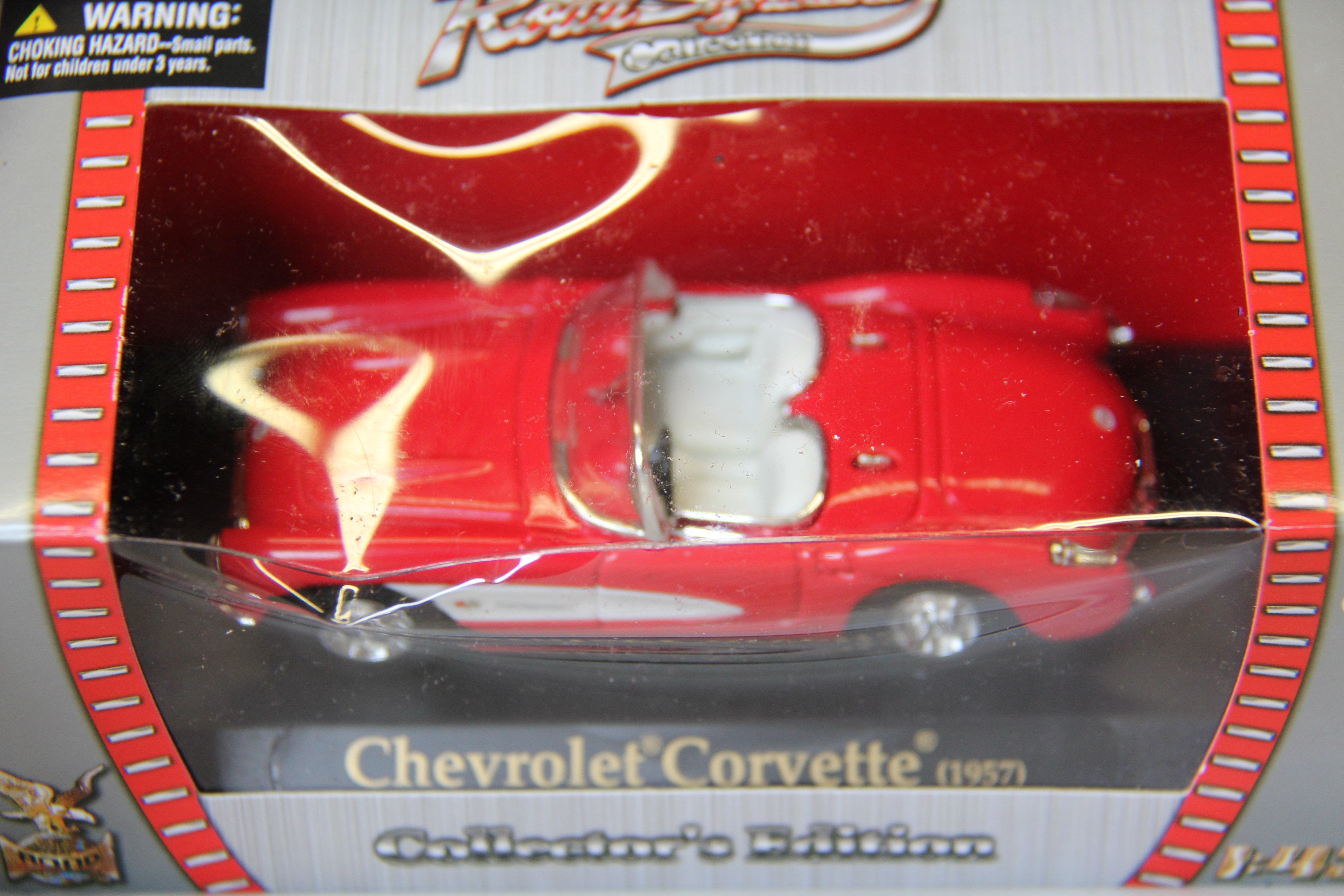 Road Signature Series 1:43 Scale 1957 Chevrolet Corvette-RED-Second hand-M6086