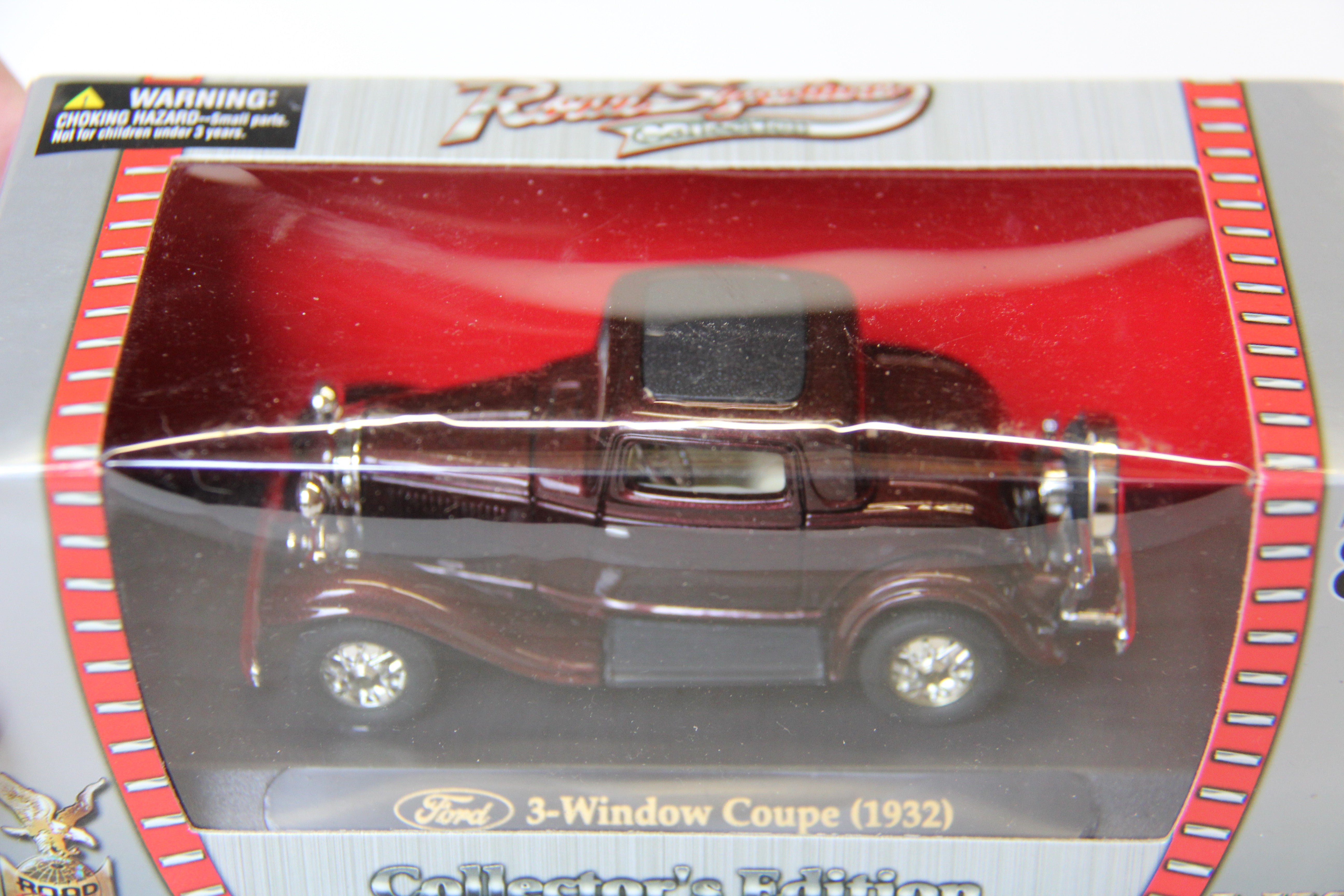 Road Signature Series 1:43 Scale 1932 Ford 3-Window Coupe Burgundy-Second hand-M6088