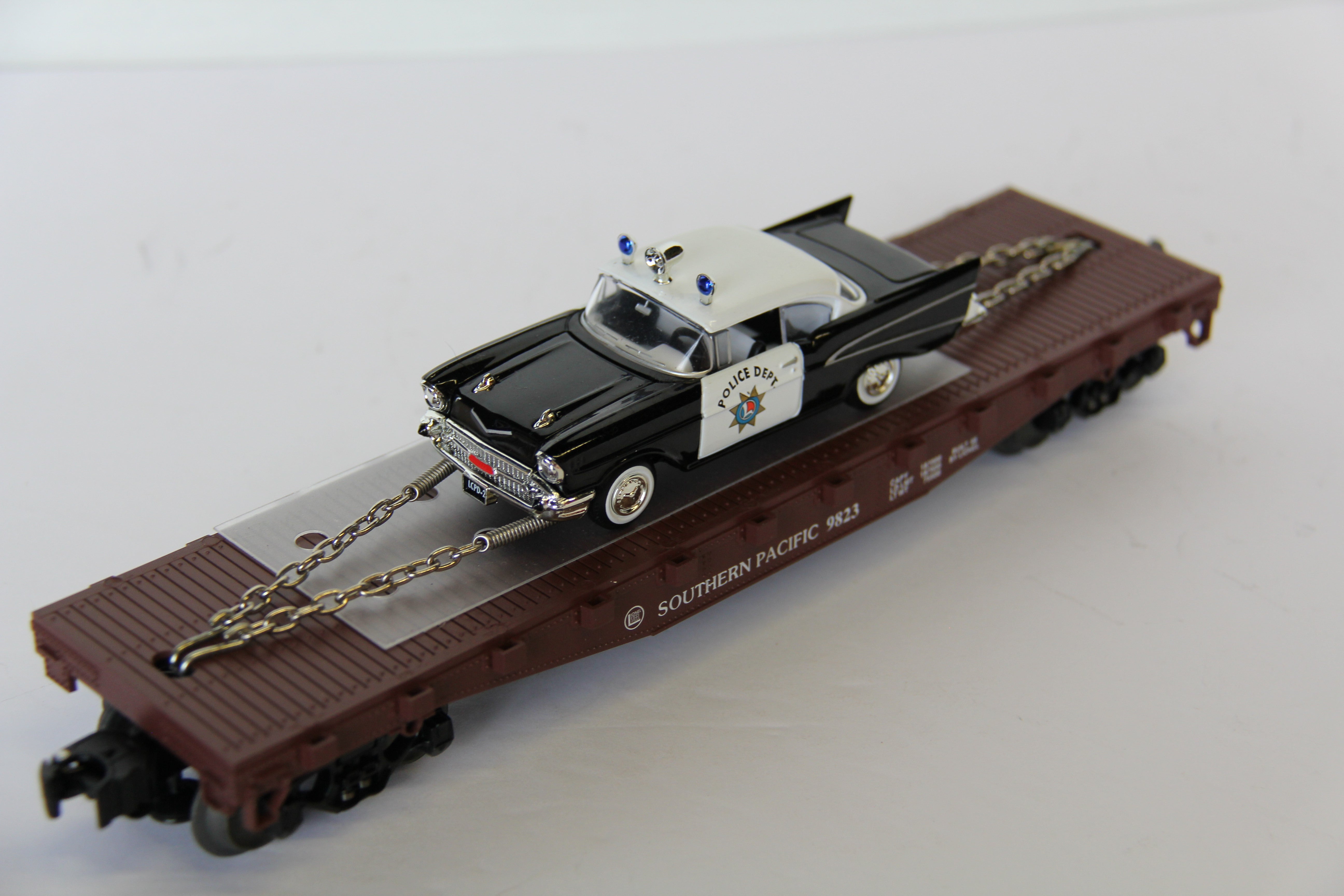 Lionel 6-26906 Southern Pacific Flatcar w/ '57 Chevy Police Car-Second hand-M7754