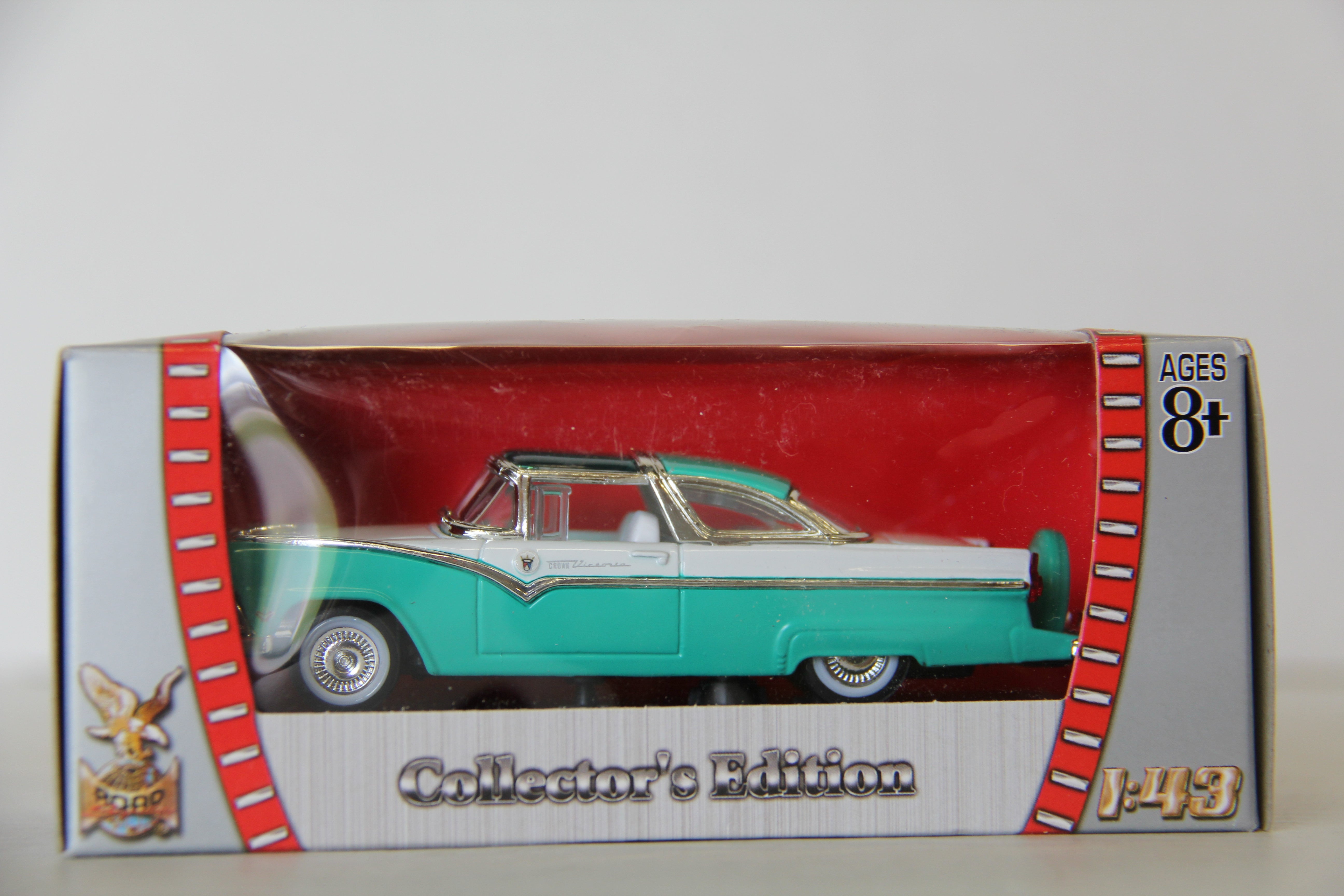 Road Signature Series 1:43 Scale 1955 Ford Crown Victoria-Second hand-M6094