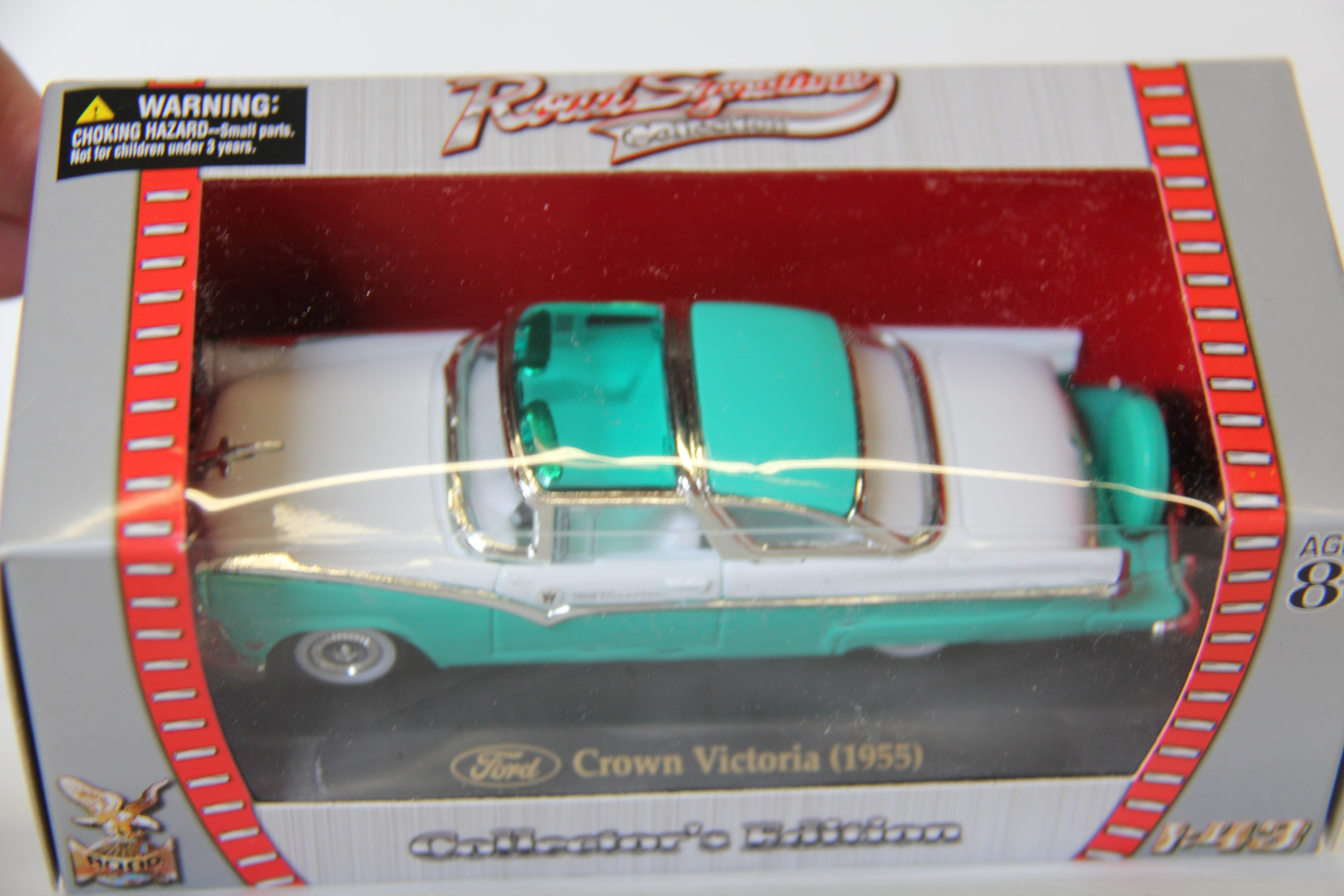 Road Signature Series 1:43 Scale 1955 Ford Crown Victoria-Second hand-M6094