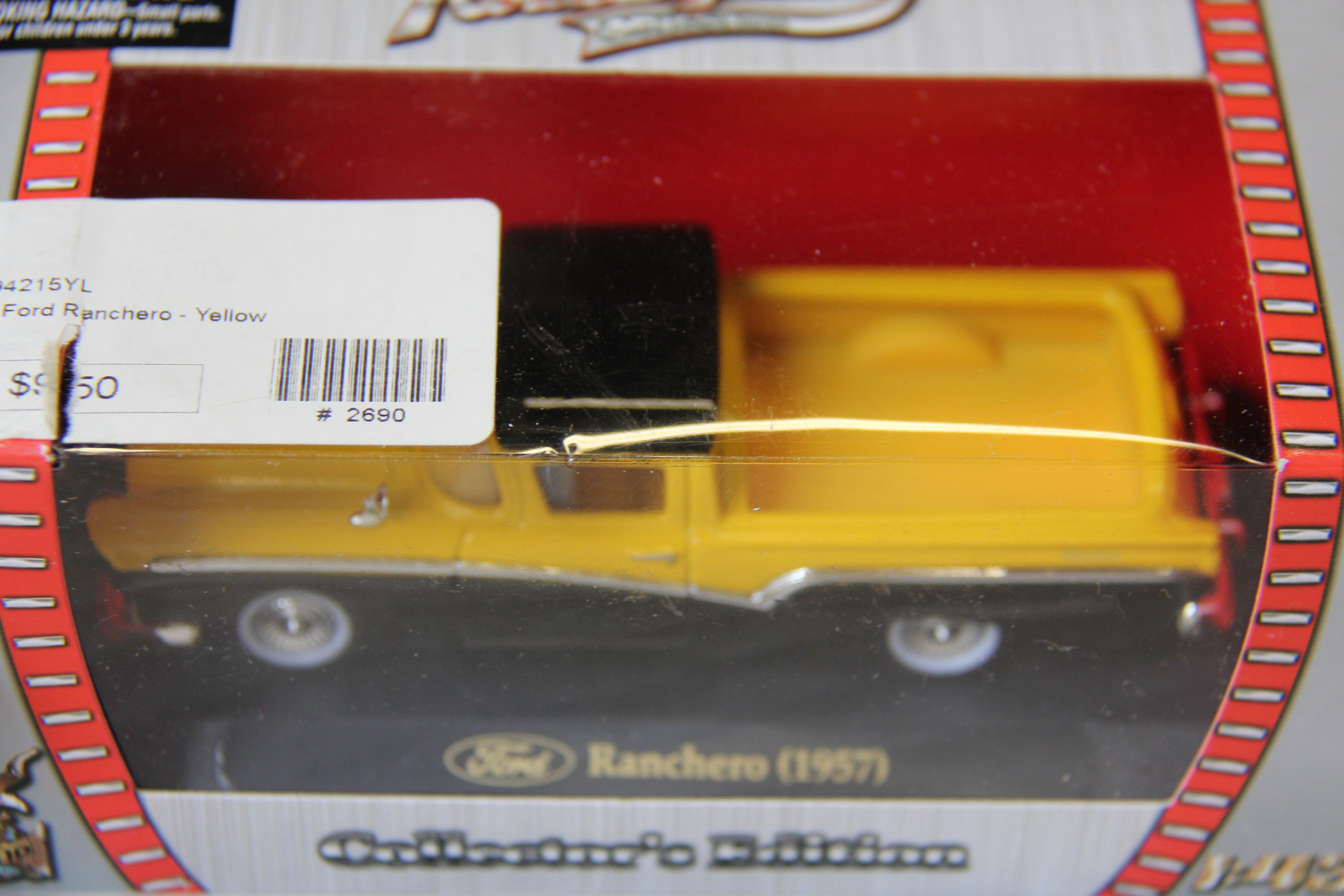 Road Signature Series 1:43 Scale 1957 Ford Ranchero Yellow & Black-Second hand-M6100