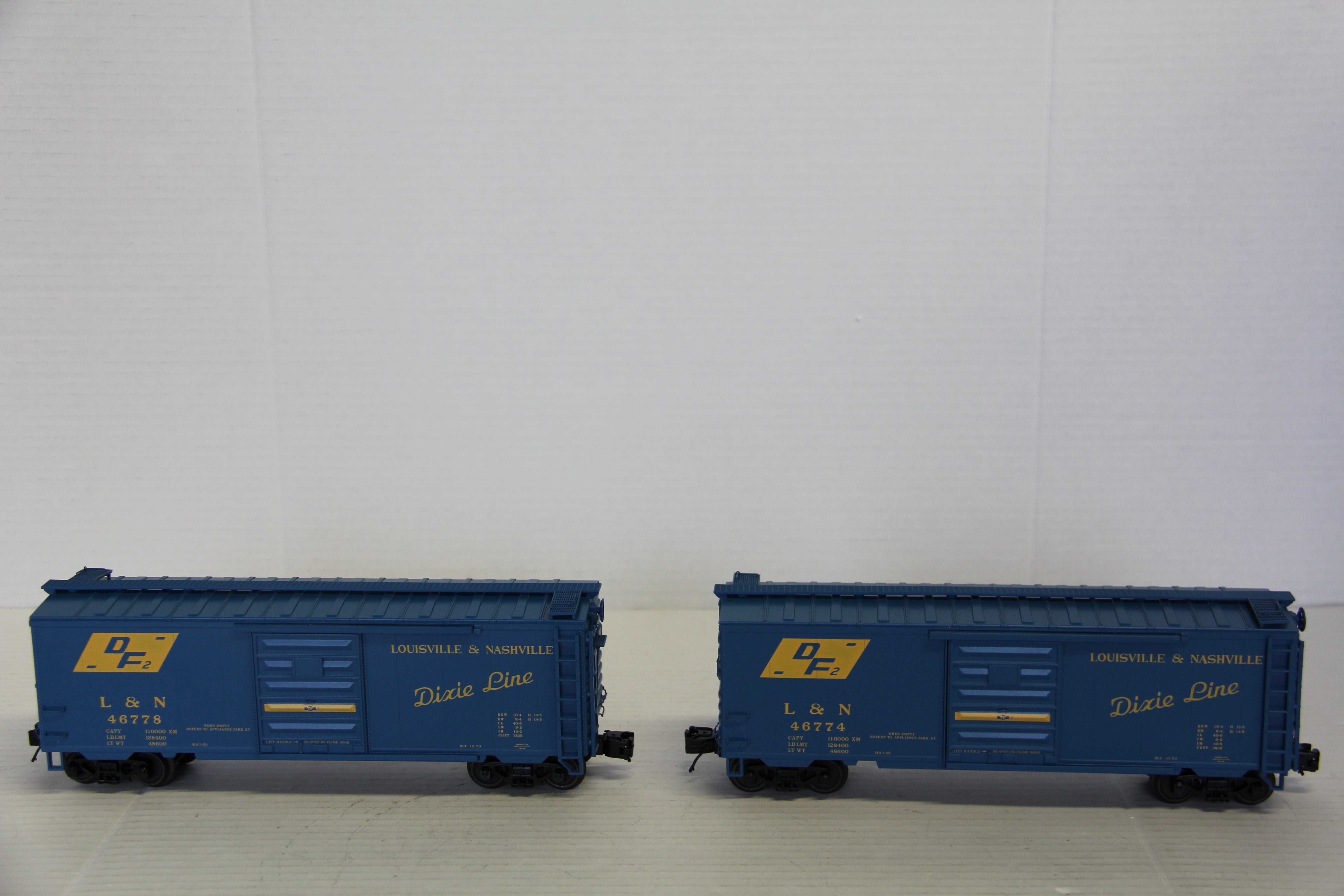 Atlas Premier #3001842-1 & #3001842-2 Louisville & Nashville 40' PS-1 Box Car-Second hand-M7349