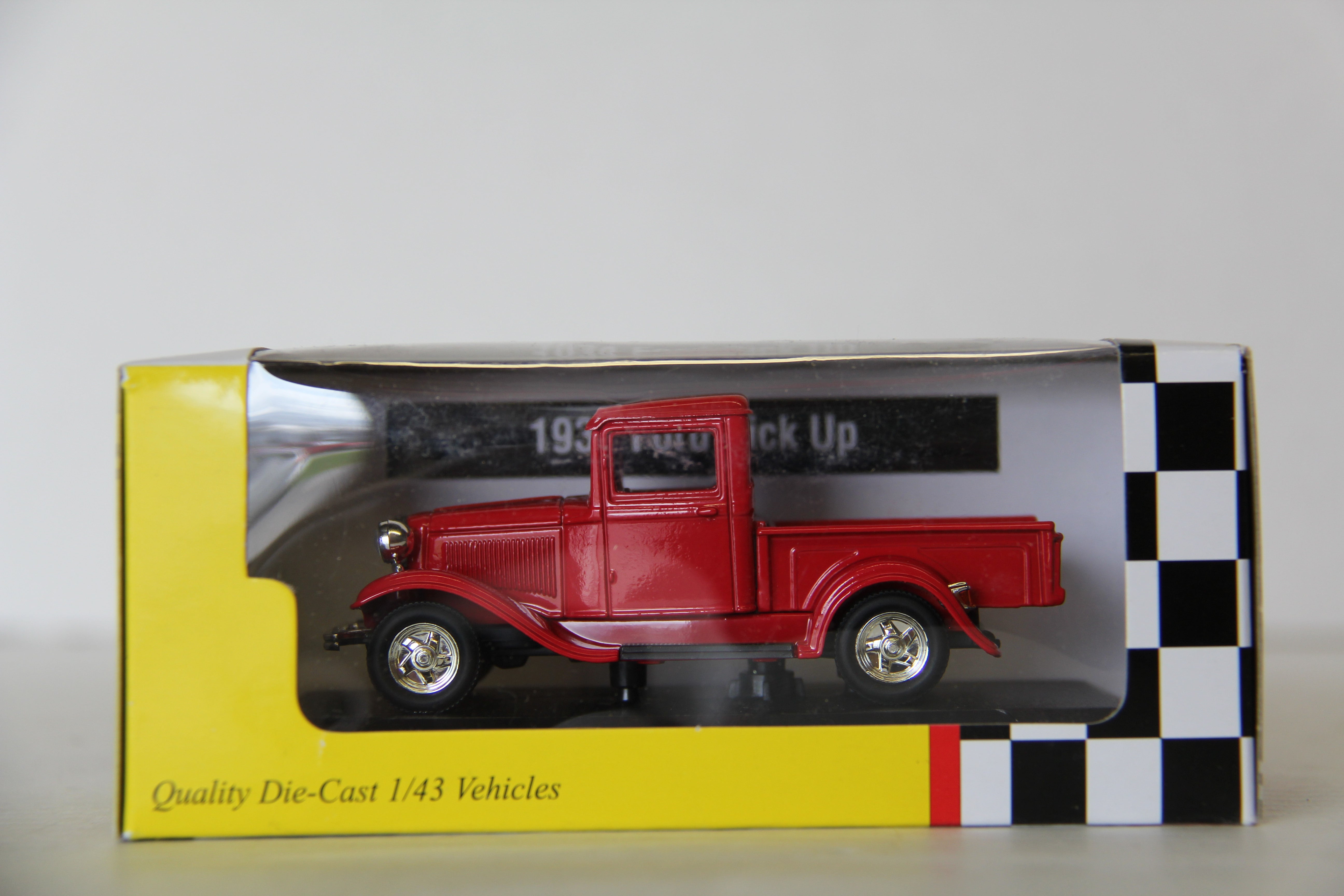 Roadsters RK 30-50066A 1:43 Scale 1934 Ford Pick Up Red-Second hand-M6102