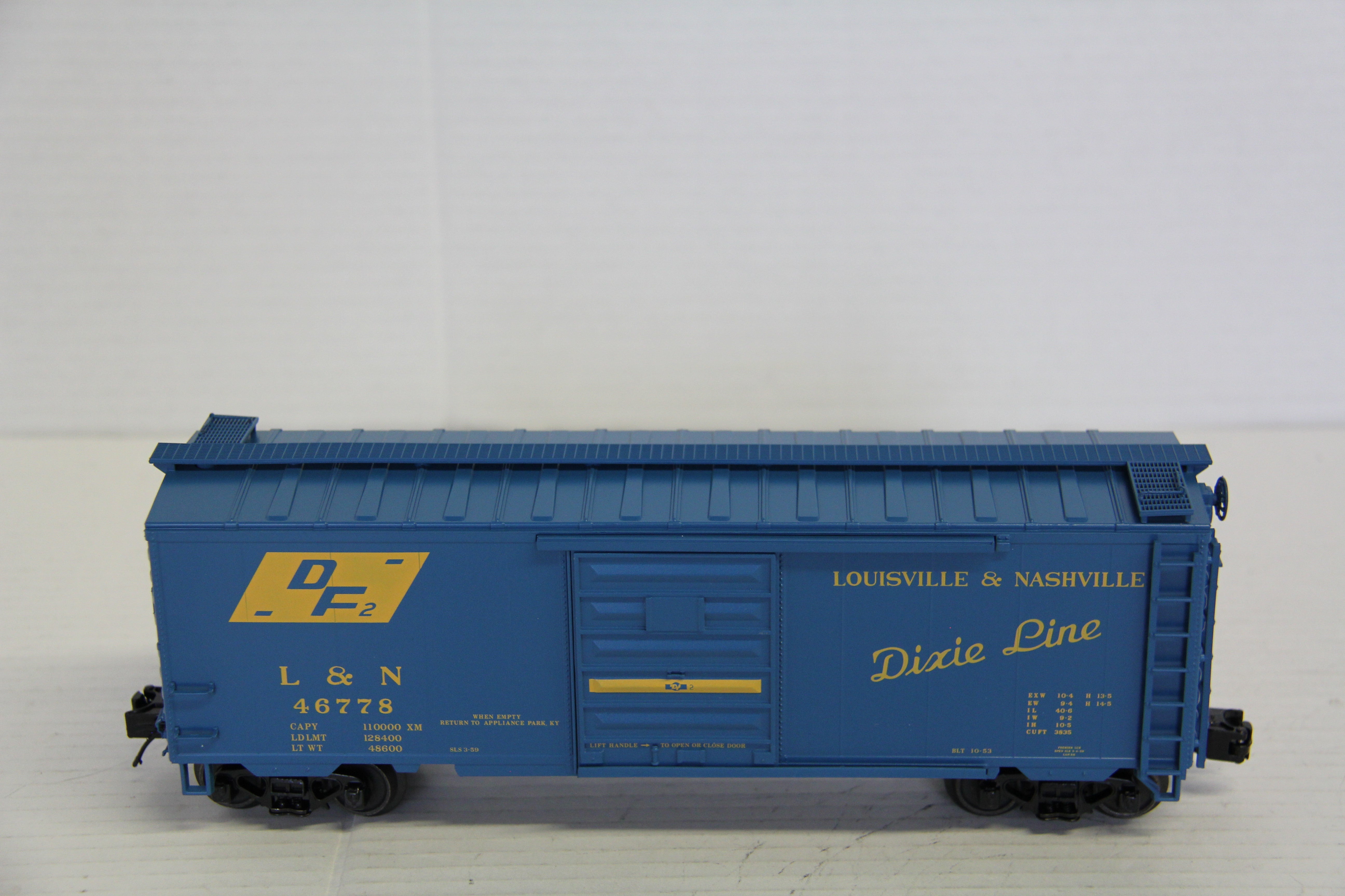 Atlas Premier #3001842-1 & #3001842-2 Louisville & Nashville 40' PS-1 Box Car-Second hand-M7349