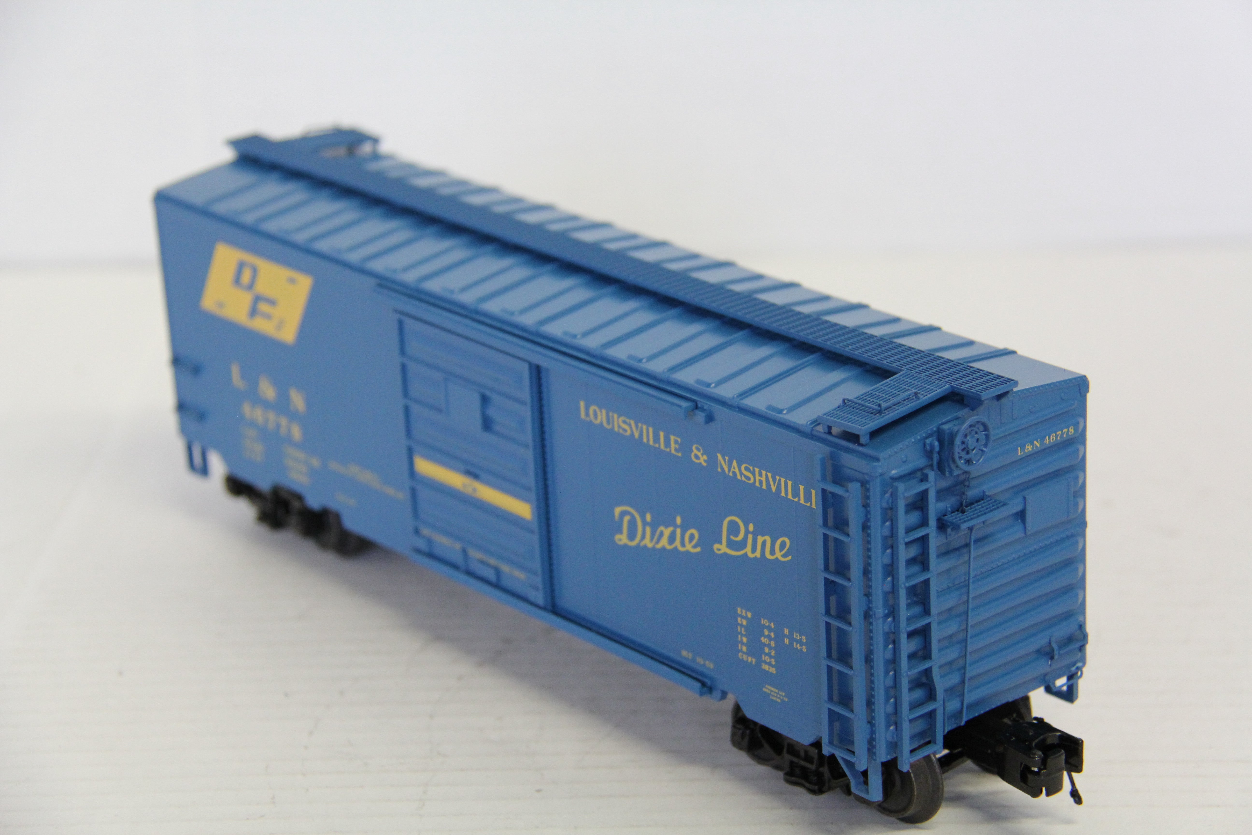 Atlas Premier #3001842-1 & #3001842-2 Louisville & Nashville 40' PS-1 Box Car-Second hand-M7349