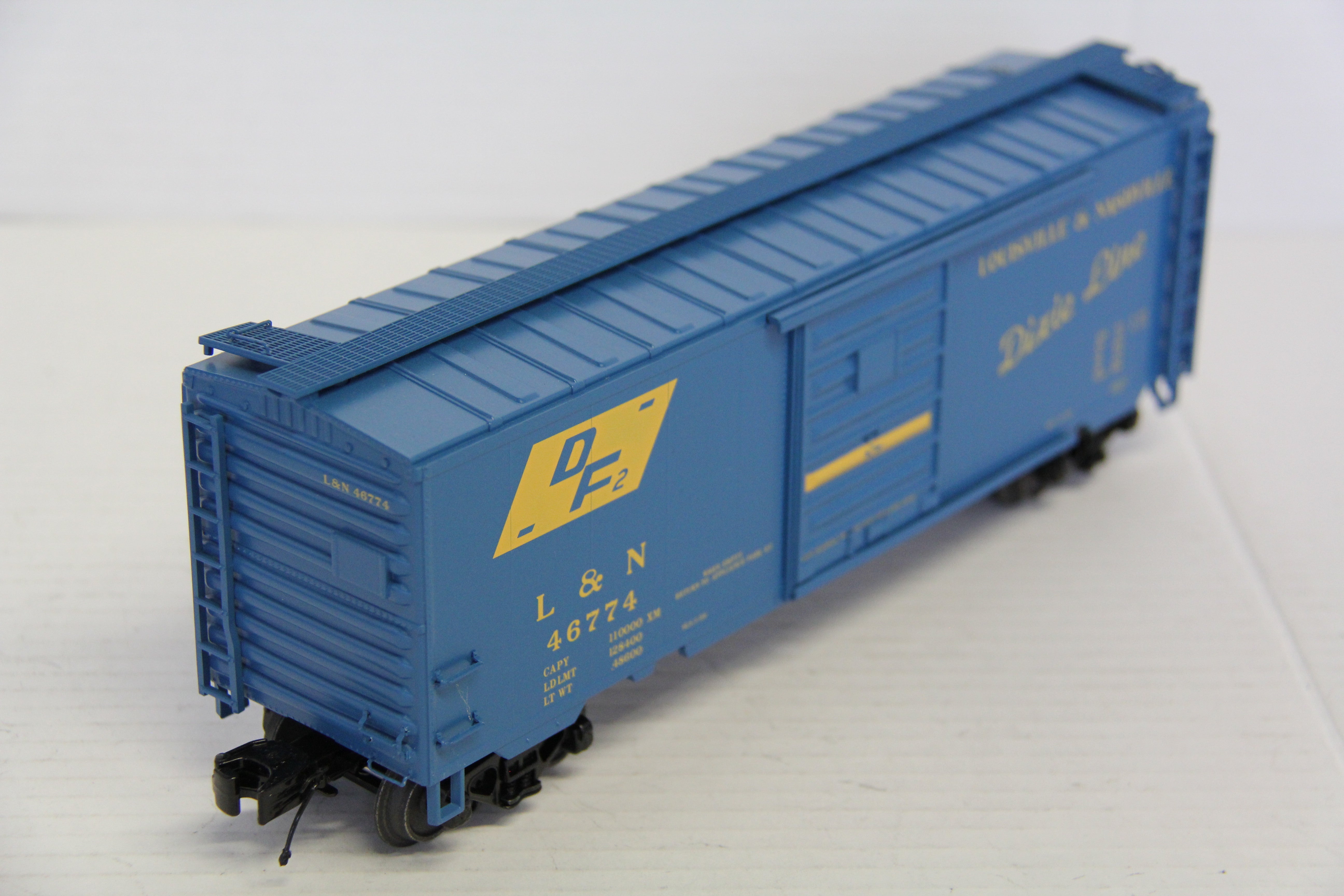 Atlas Premier #3001842-1 & #3001842-2 Louisville & Nashville 40' PS-1 Box Car-Second hand-M7349