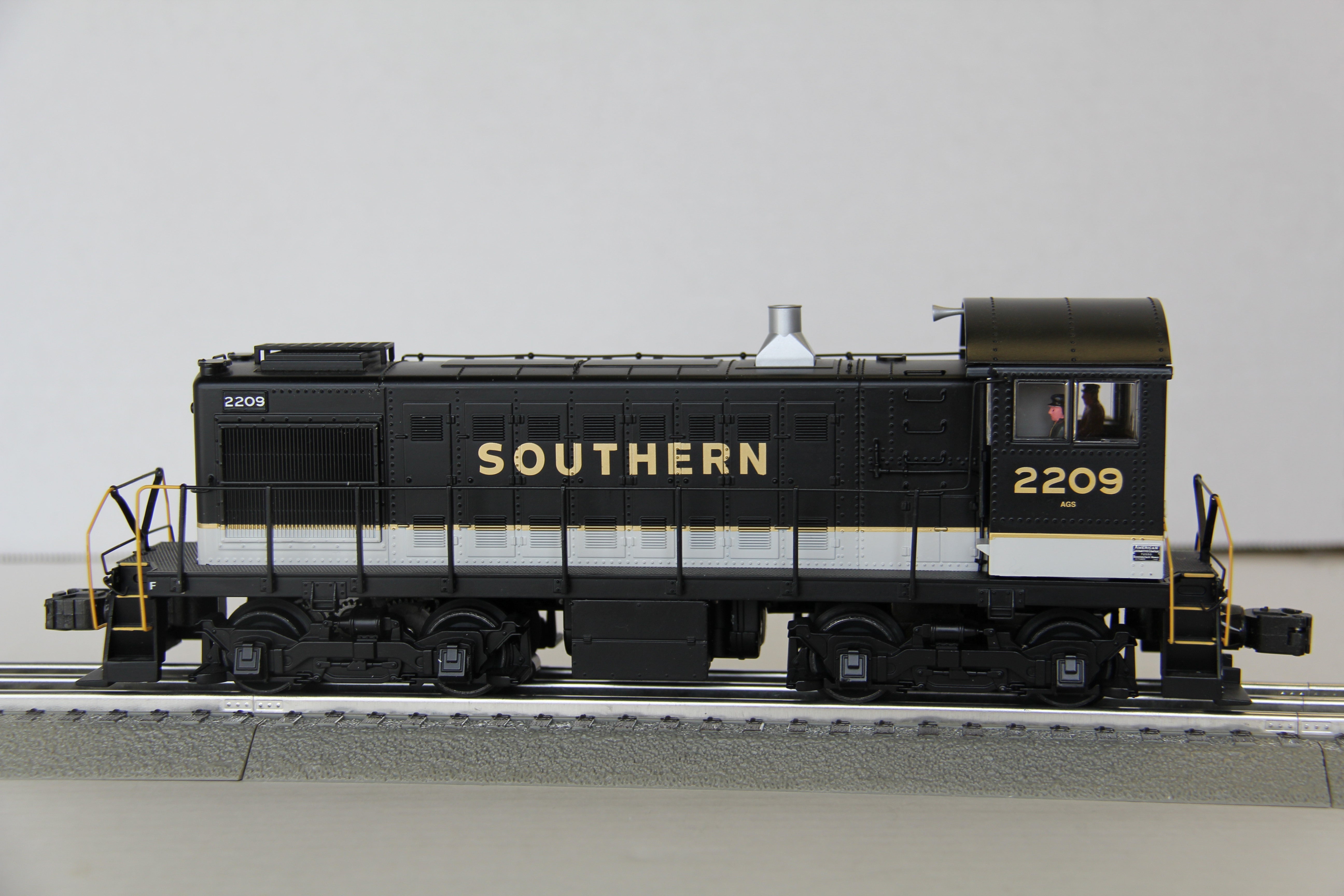 Lionel 6-38484 Southern S-2 Switcher Diesel Locomotive #2209-Second hand-M3897