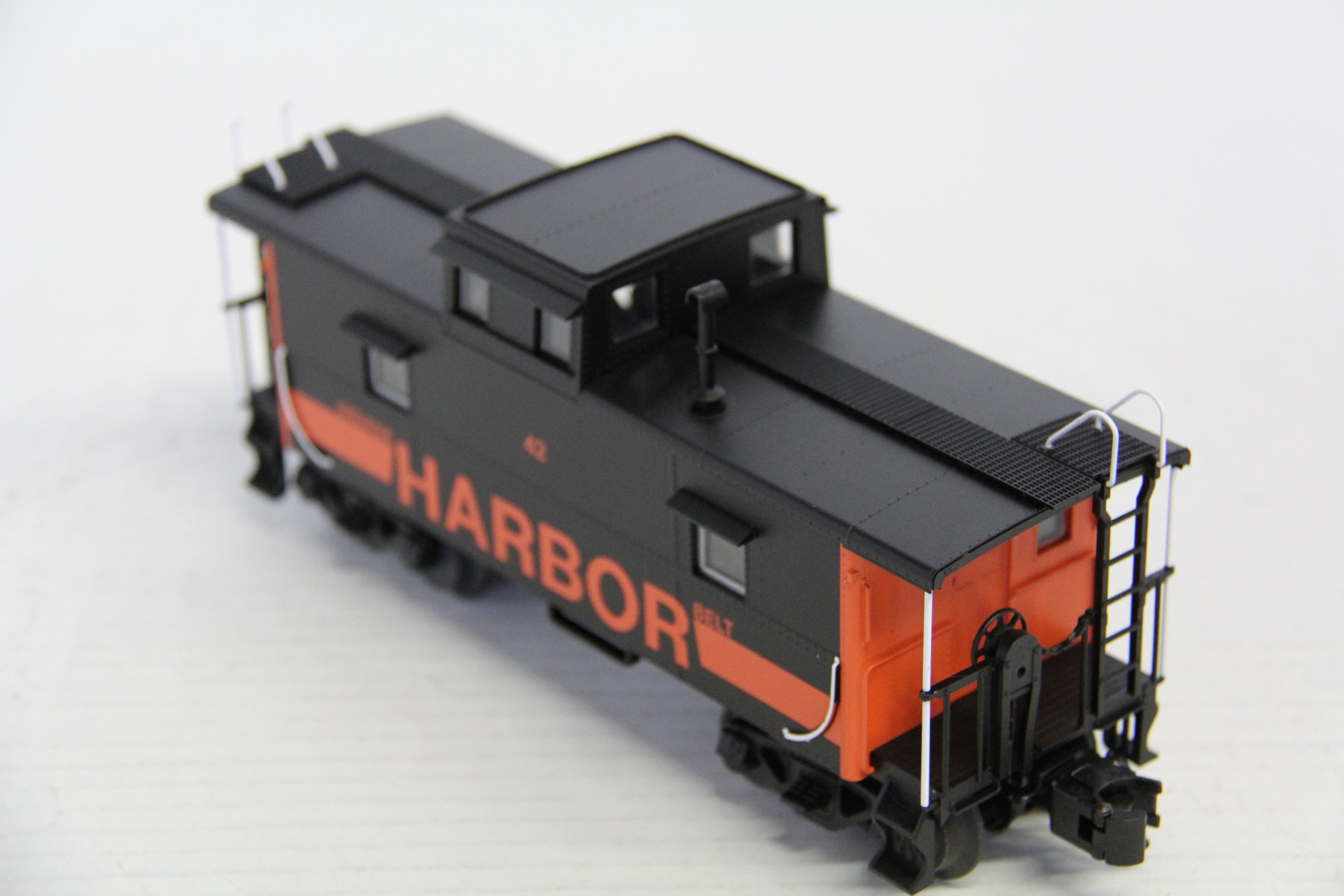 Atlas Trainman #2003023S-2 Indiana Harbor Belt #42 Cupola Caboose-Second hand-M7351