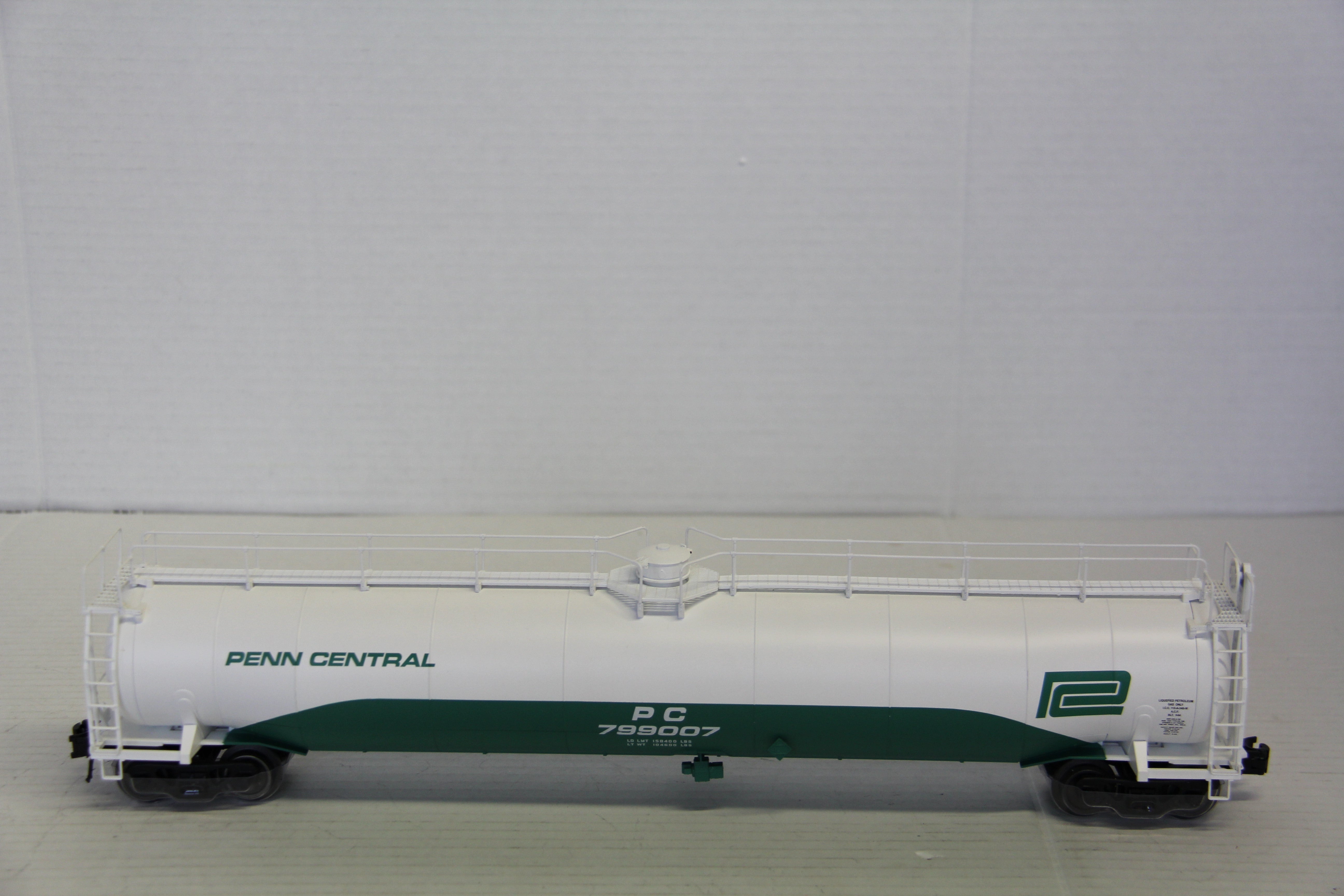 Atlas #3003015-2 Penn Central 33 K Gallon Tank Car #799007-Second hand-M7352