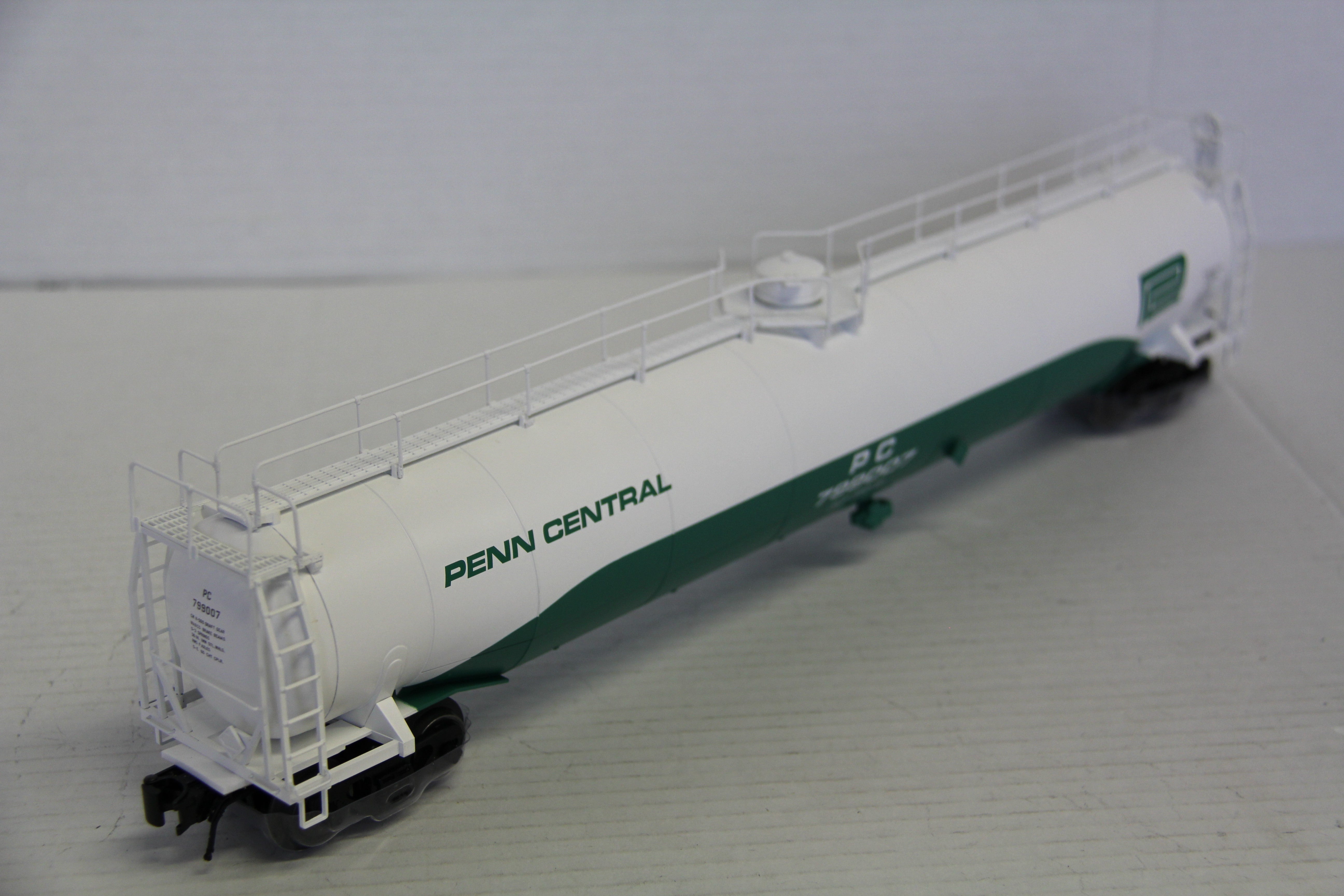 Atlas #3003015-2 Penn Central 33 K Gallon Tank Car #799007-Second hand-M7352