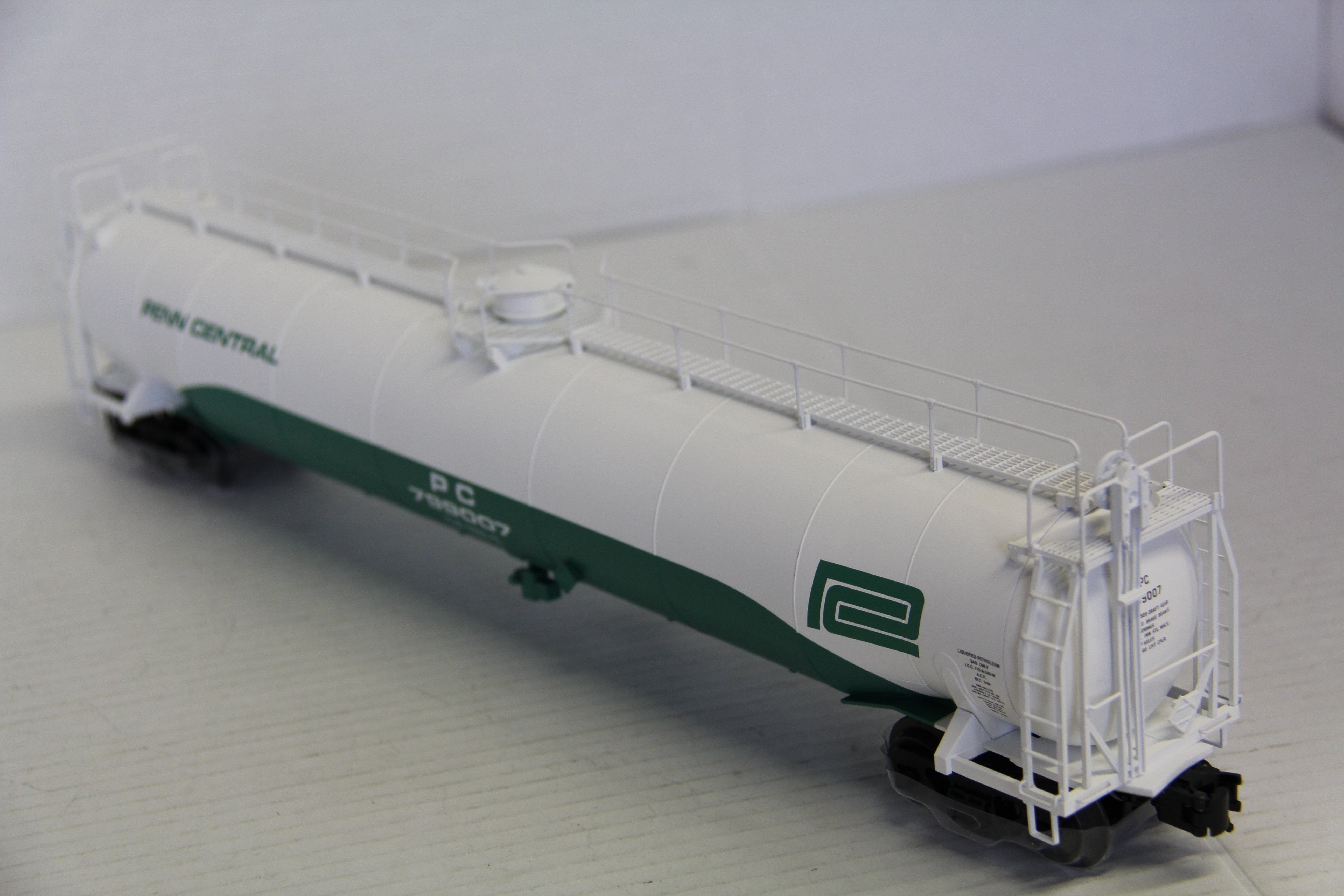 Atlas #3003015-2 Penn Central 33 K Gallon Tank Car #799007-Second hand-M7352