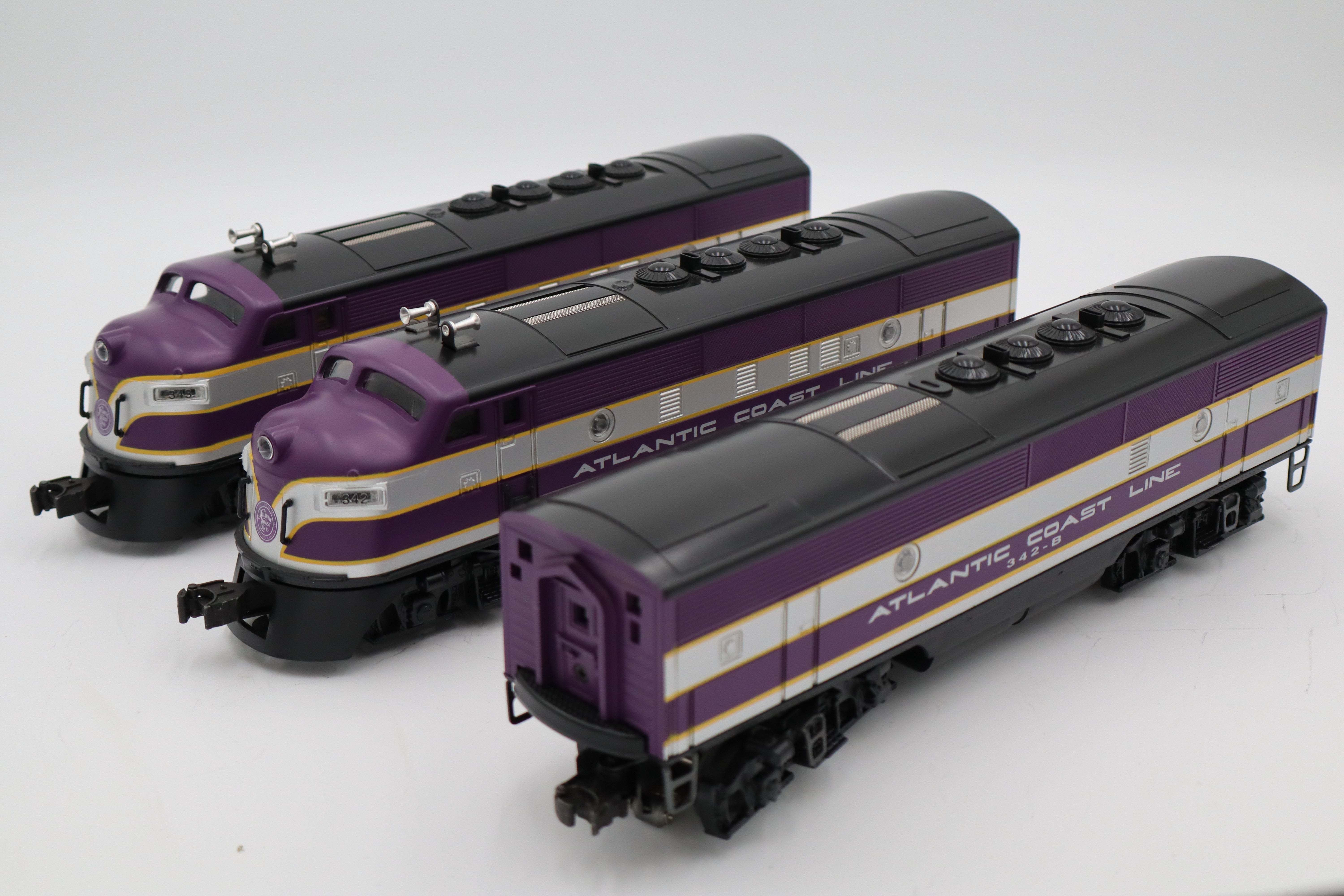 Lionel 6-11903 Atlantic Coast Line F3 ABA Diesels & 4 Passenger Set-Second hand-M8371