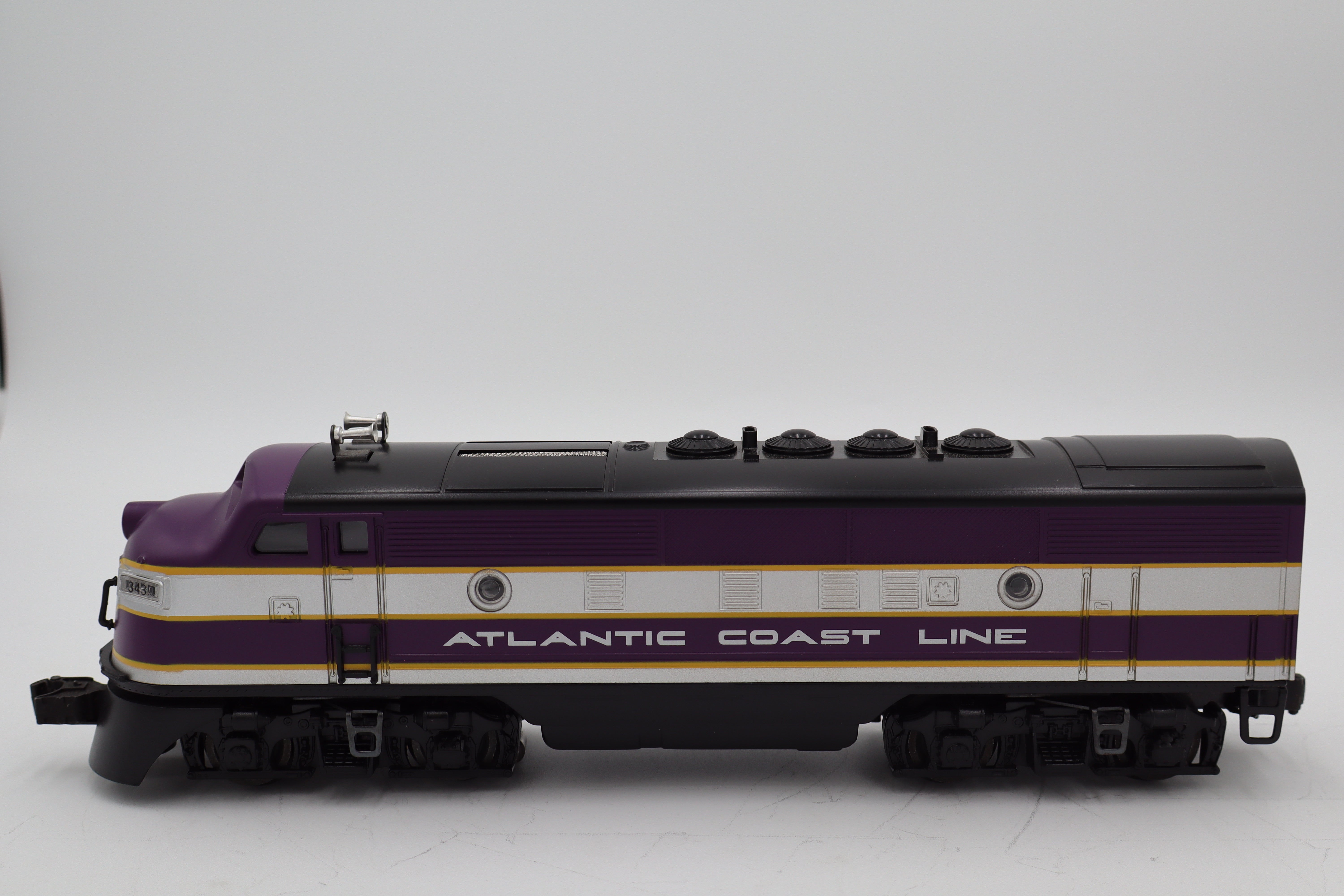 Lionel 6-11903 Atlantic Coast Line F3 ABA Diesels & 4 Passenger Set-Second hand-M8371
