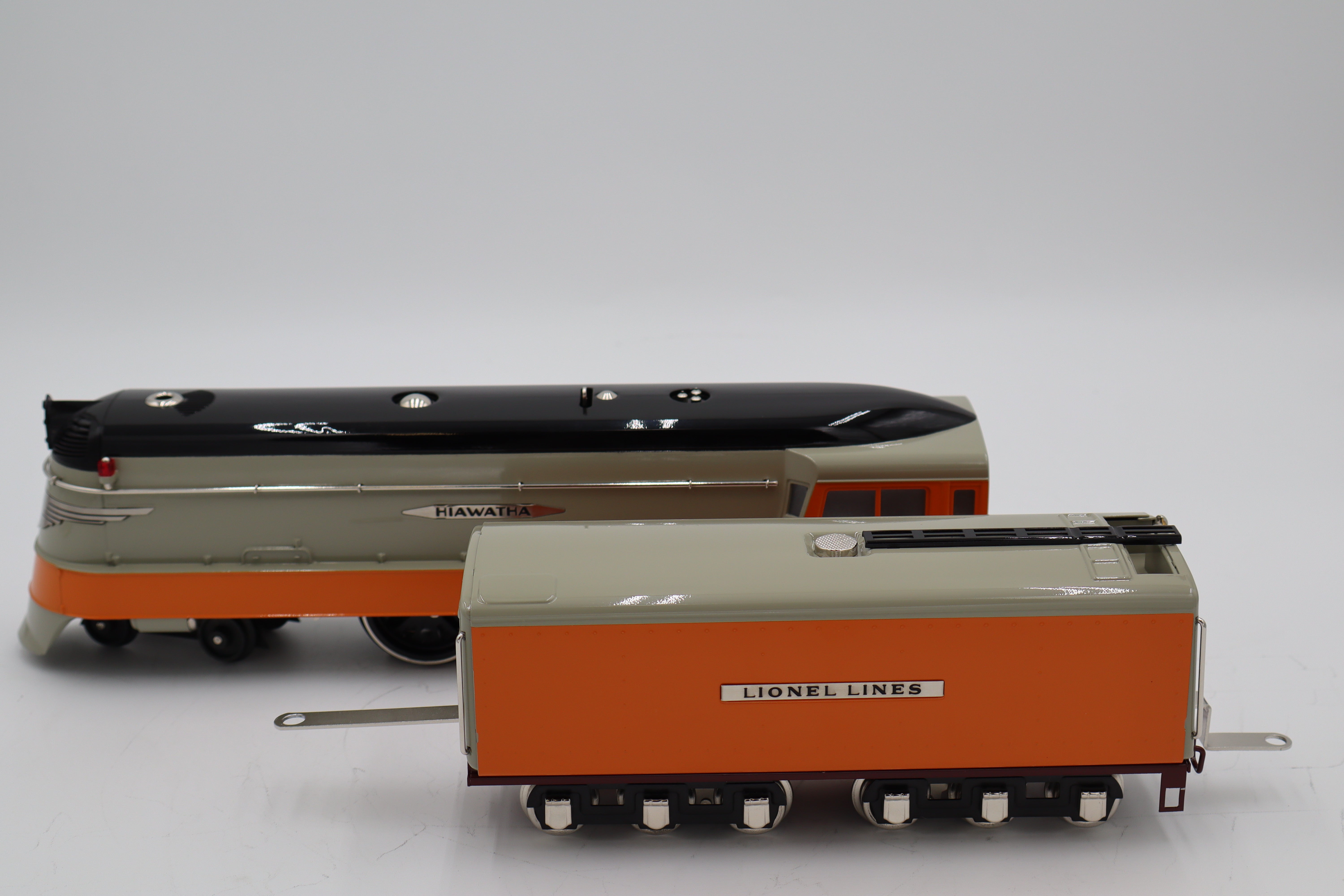 MTH 11-6017-0 Milwaukee Road No. 755W O Gauge Distant Control Streamliner Set-Second hand-M8372