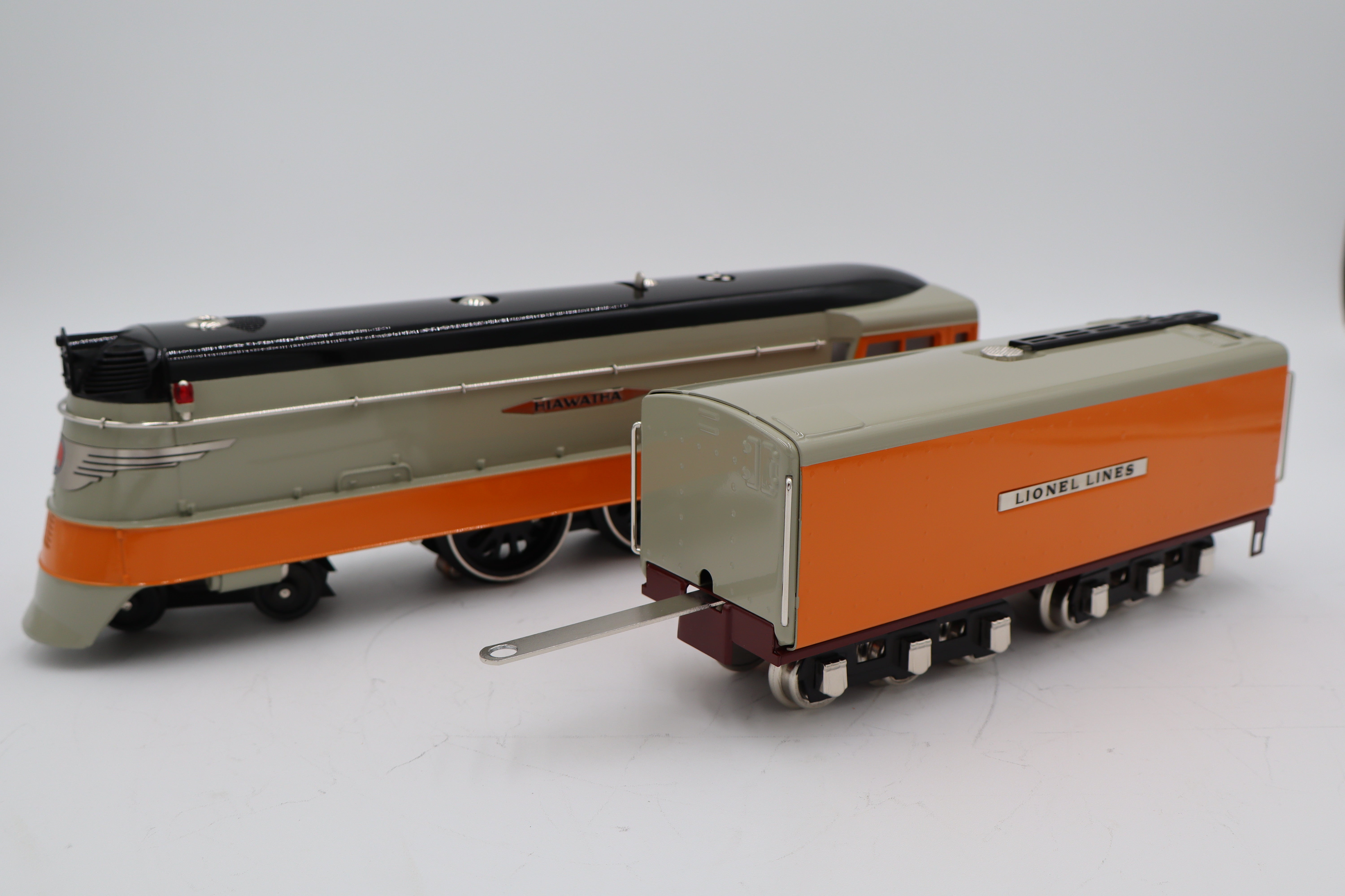 MTH 11-6017-0 Milwaukee Road No. 755W O Gauge Distant Control Streamliner Set-Second hand-M8372